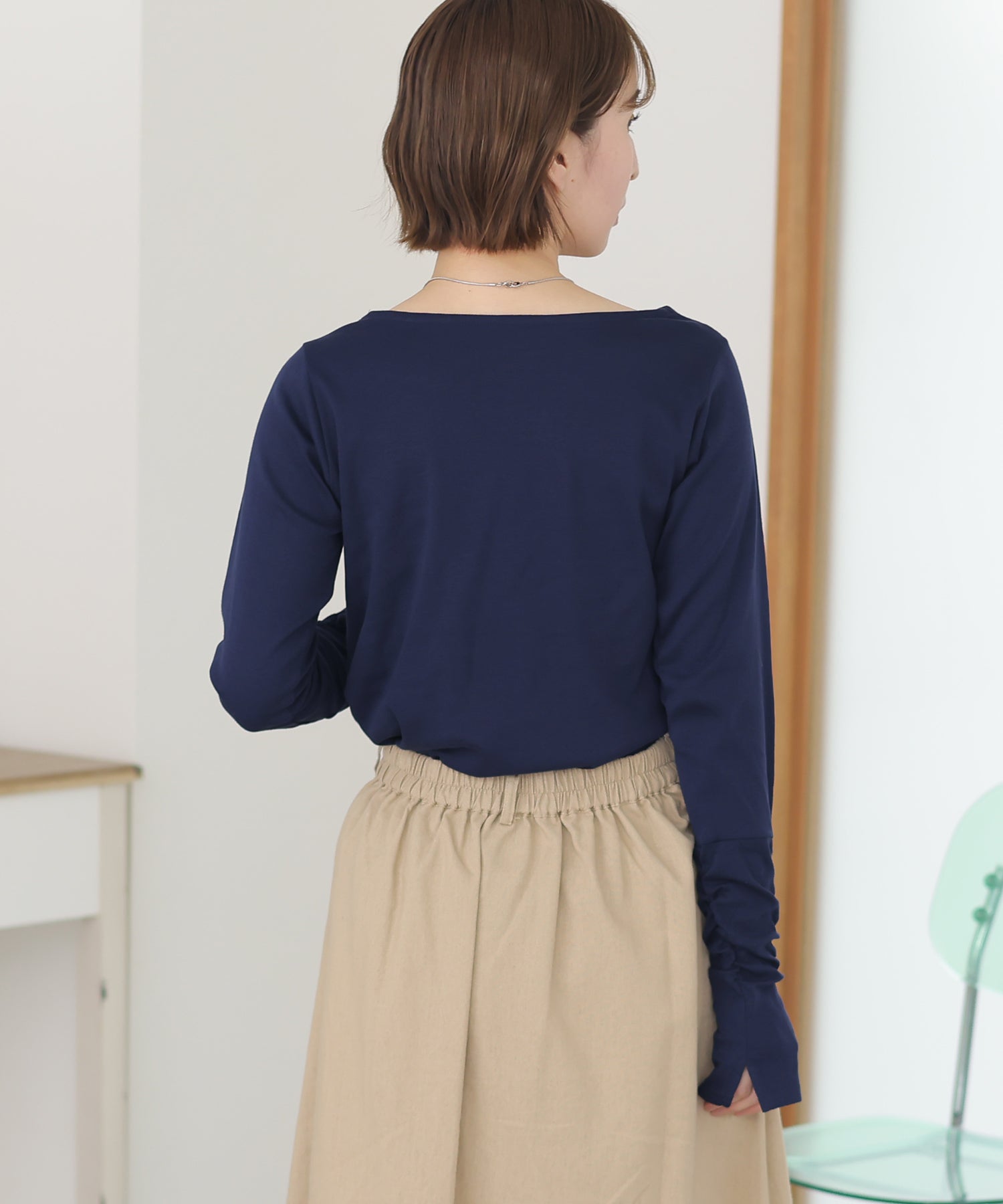 PourVous Boat Neck Fingerless T-Shirt