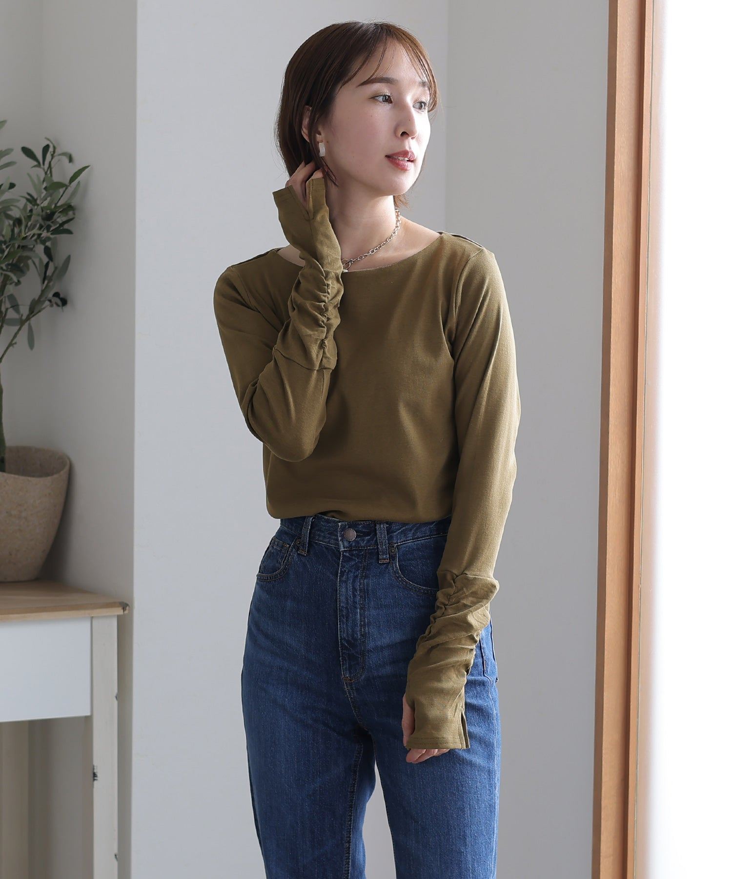 PourVous Boat Neck Fingerless T-Shirt