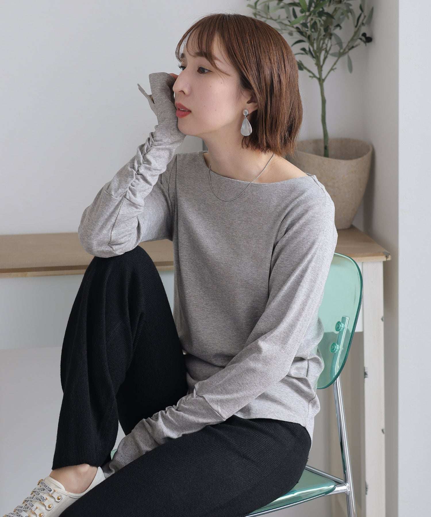 PourVous Boat Neck Fingerless T-Shirt