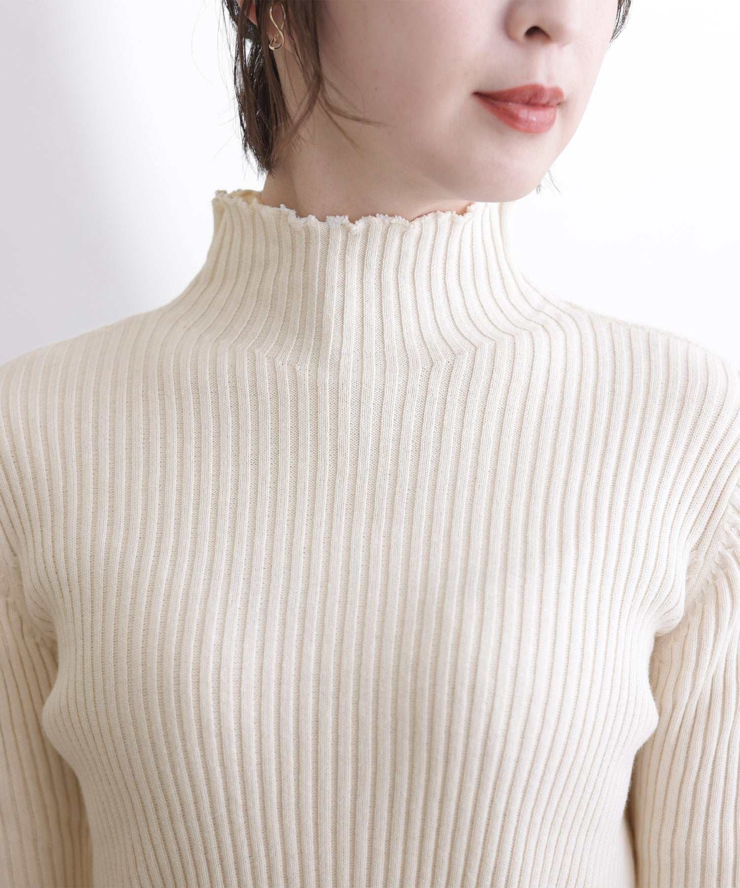 プールヴー PourVous メロウ襟タートルネックリブニット