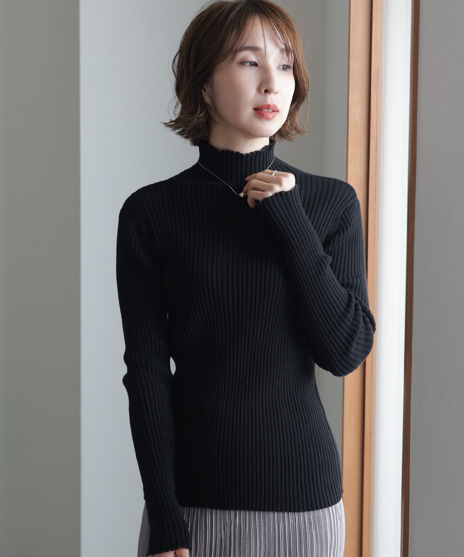 プールヴー PourVous メロウ襟タートルネックリブニット