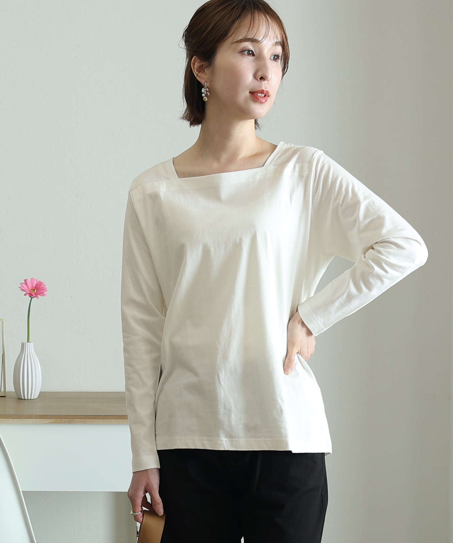 プールヴー PourVous コットンスクエアネックプルオーバー （オフホワイト） オフホワイト