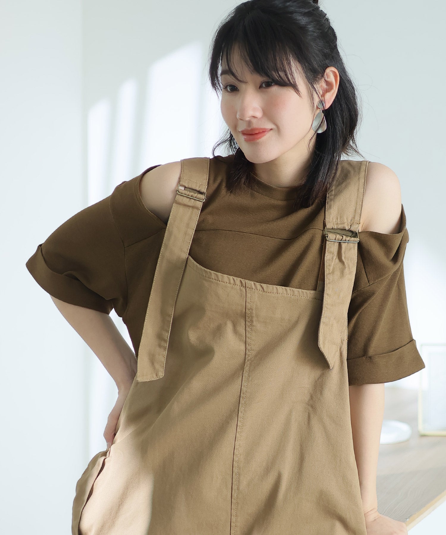 プールヴー PourVous ショルダーオープン半袖Tシャツ （カーキ） カーキ