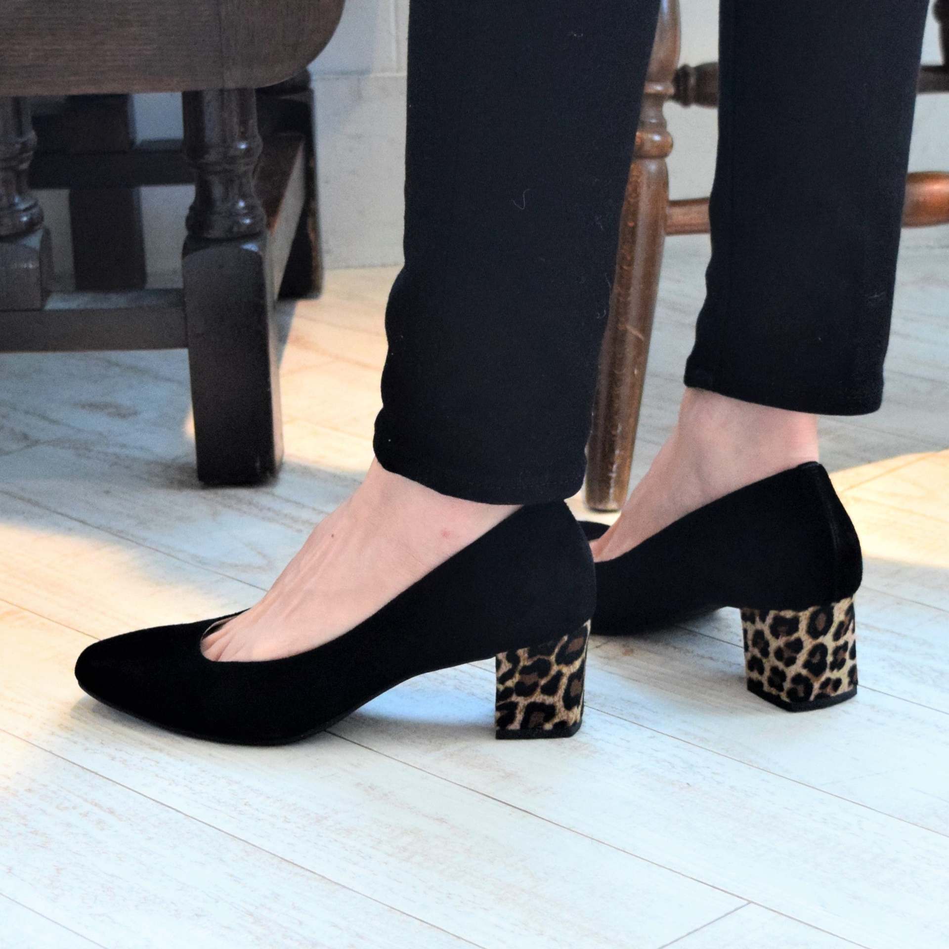 パラディクルール PARADIS COULEUR スクエアカットプレーンパンプス