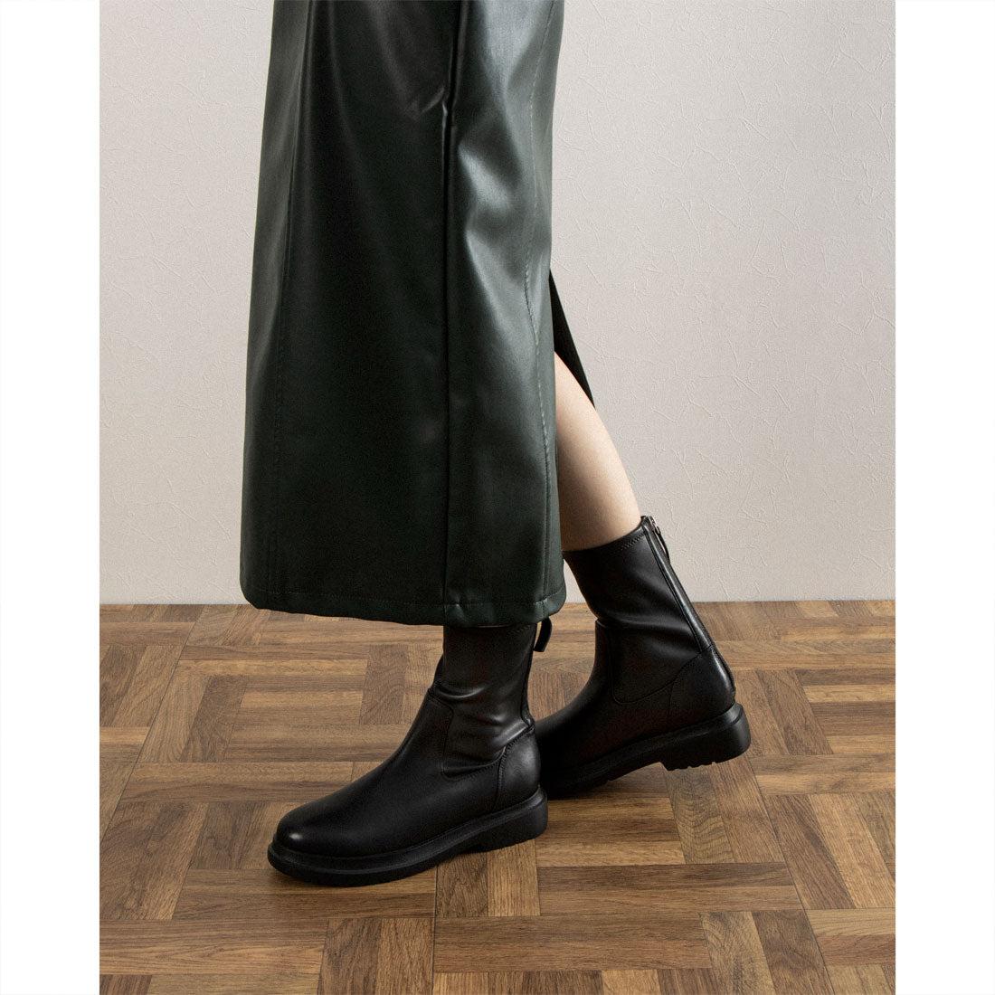 PARADIS COULEUR Round Toe Molded Sole Stretch Boots