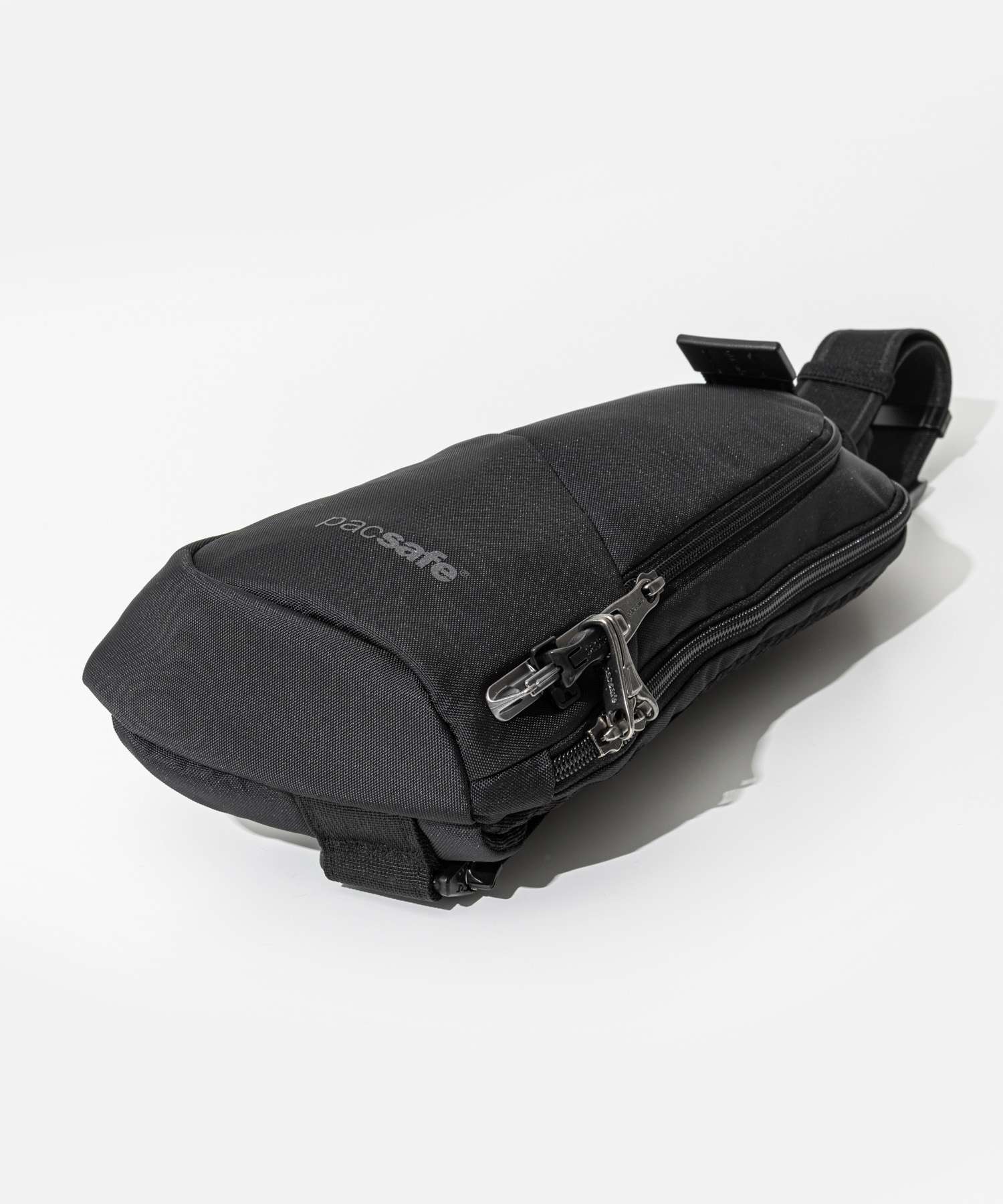 パックセーフ pacsafe 60161130 ボディバッグ Vibe 150 sling pack メンズ バック 盗難防止 クロスボディ （ブラック） ブラック