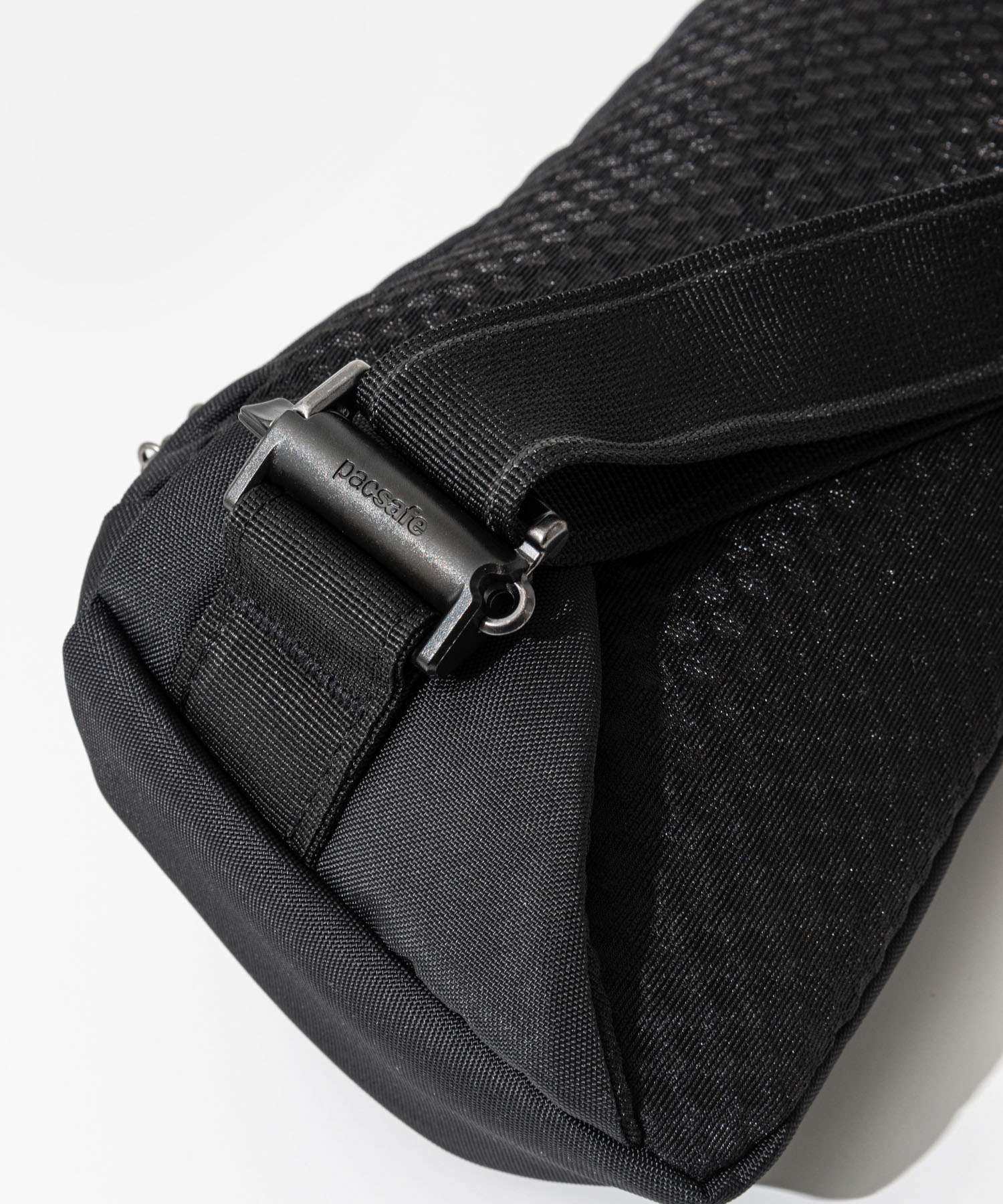 パックセーフ pacsafe 60161130 ボディバッグ Vibe 150 sling pack メンズ バック 盗難防止 クロスボディ （ブラック） ブラック