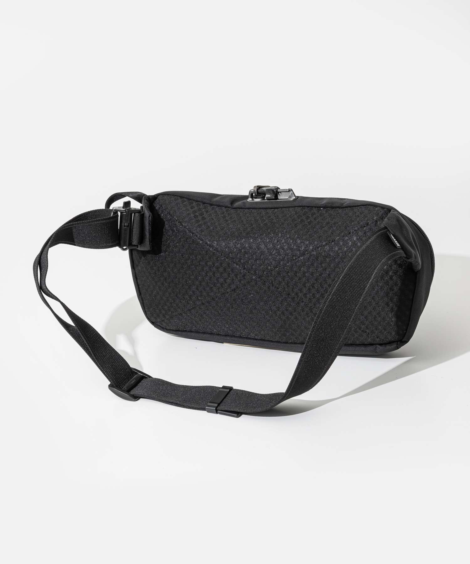 パックセーフ pacsafe 30615100 ボディバッグ X urban sling メンズ バック 盗難防止 アーバンスリング （ブラック） ブラック
