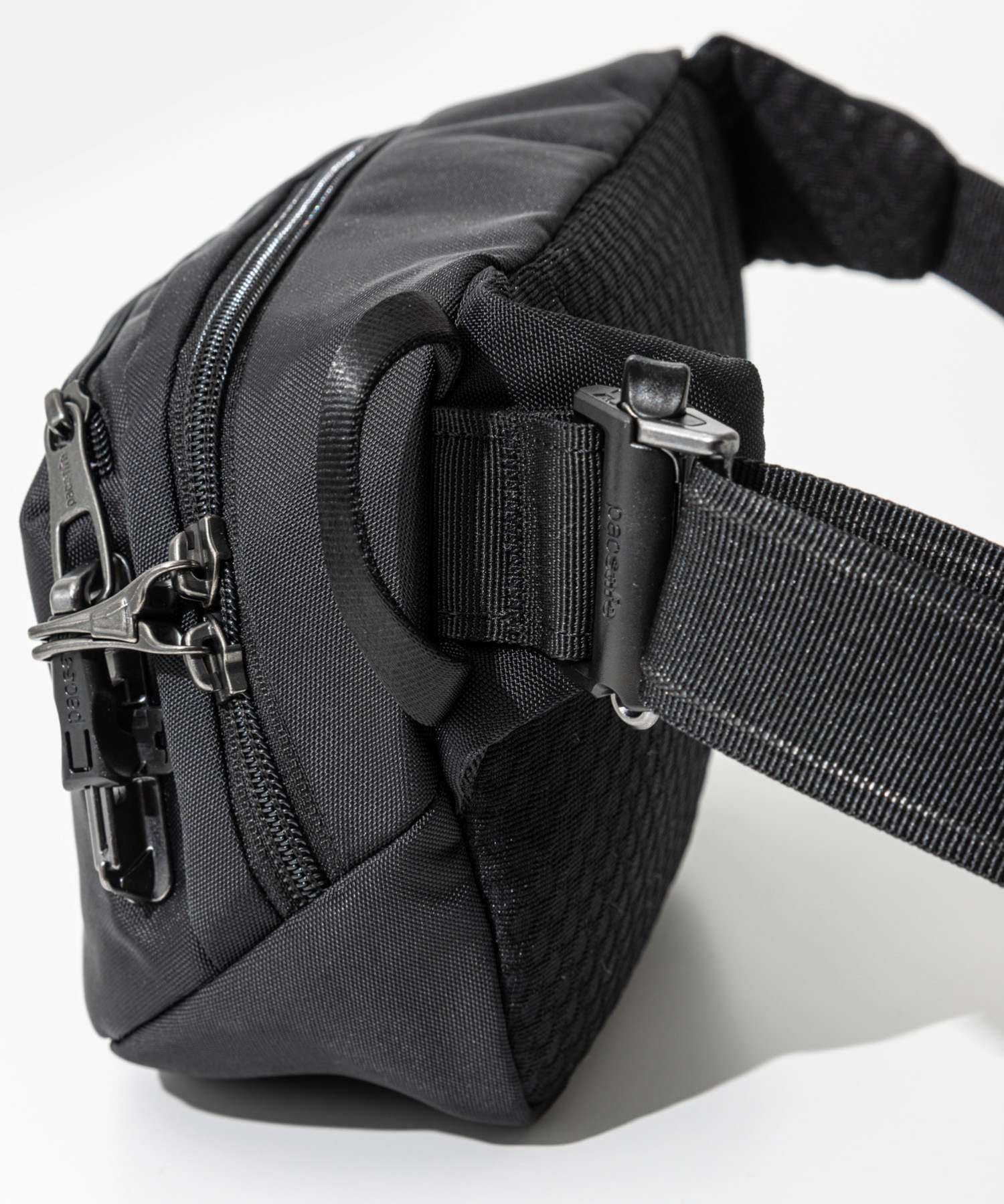 パックセーフ pacsafe 60141130 ボディバッグ Vibe 100 hip pack メンズ バック 盗難防止 クロスボディ （ブラック） ブラック