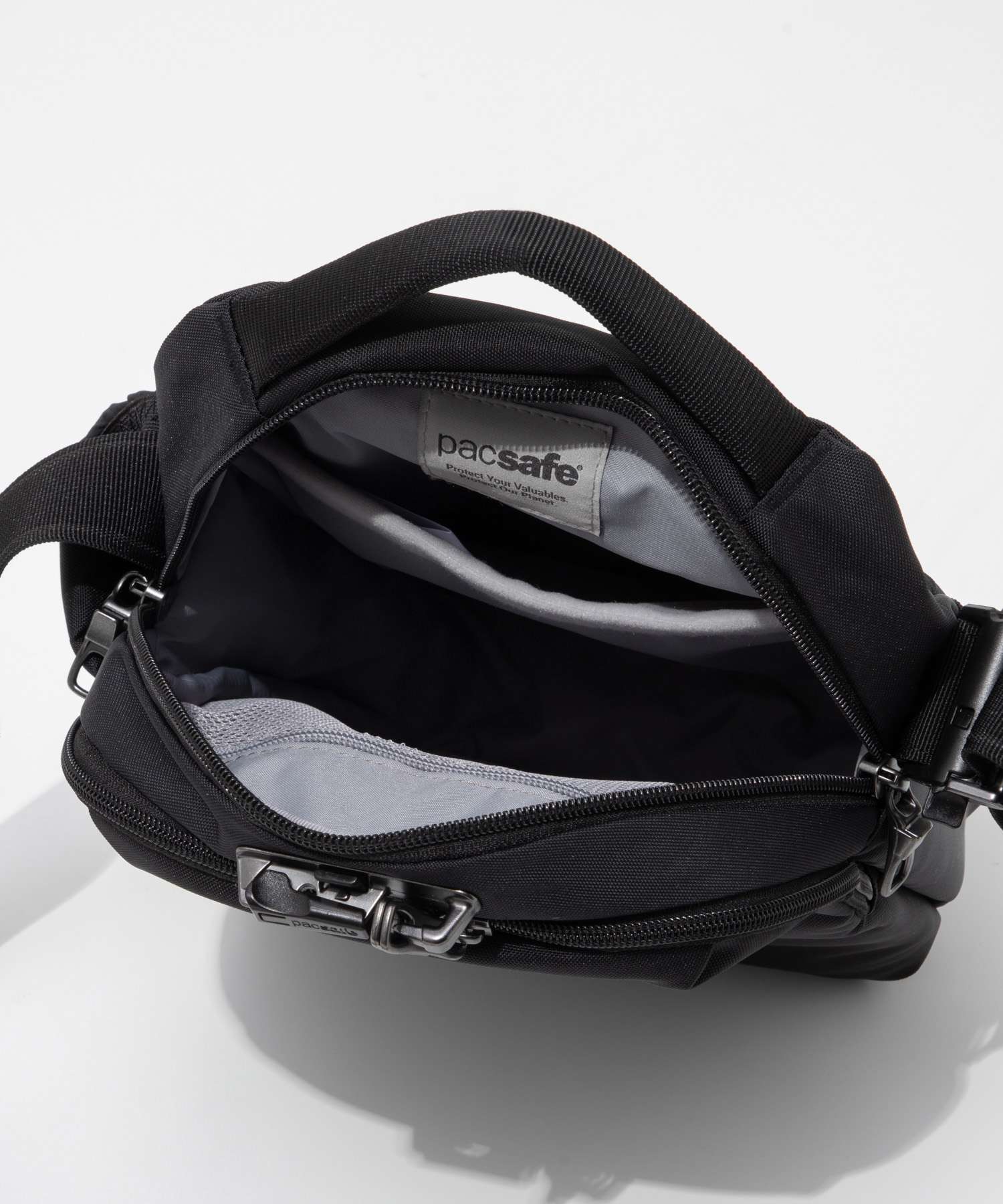 pacsafe バッグ　ブラック Pacsafe® V Anti-Theft Tour Crossbody – Pacsafe – Official North