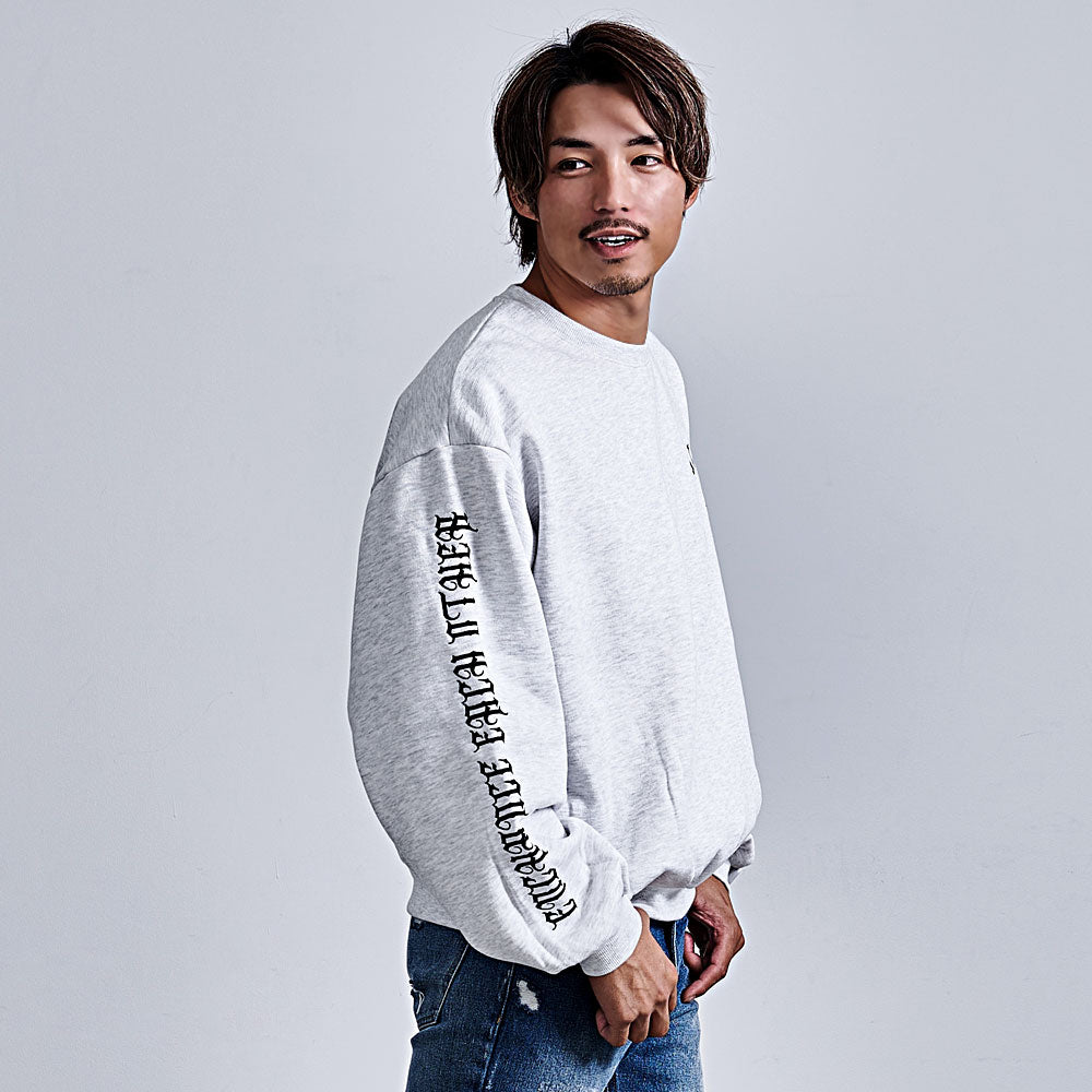 キャバリア CavariA CavariA ペイズリークロスアップリケトレーナー （BLK×WHT(ブラック×ホワイト)） BLK×WHT(ブラック×ホワイト)
