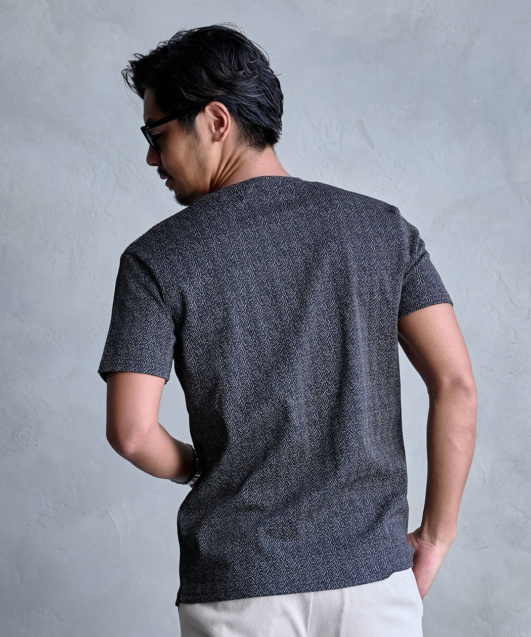 キャバリア CavariA CavariA ラフヘリンボーン半袖VネックTEE （02(WHT×BLK/ホワイト×ブラック)） 02(WHT×BLK/ホワイト×ブラック)