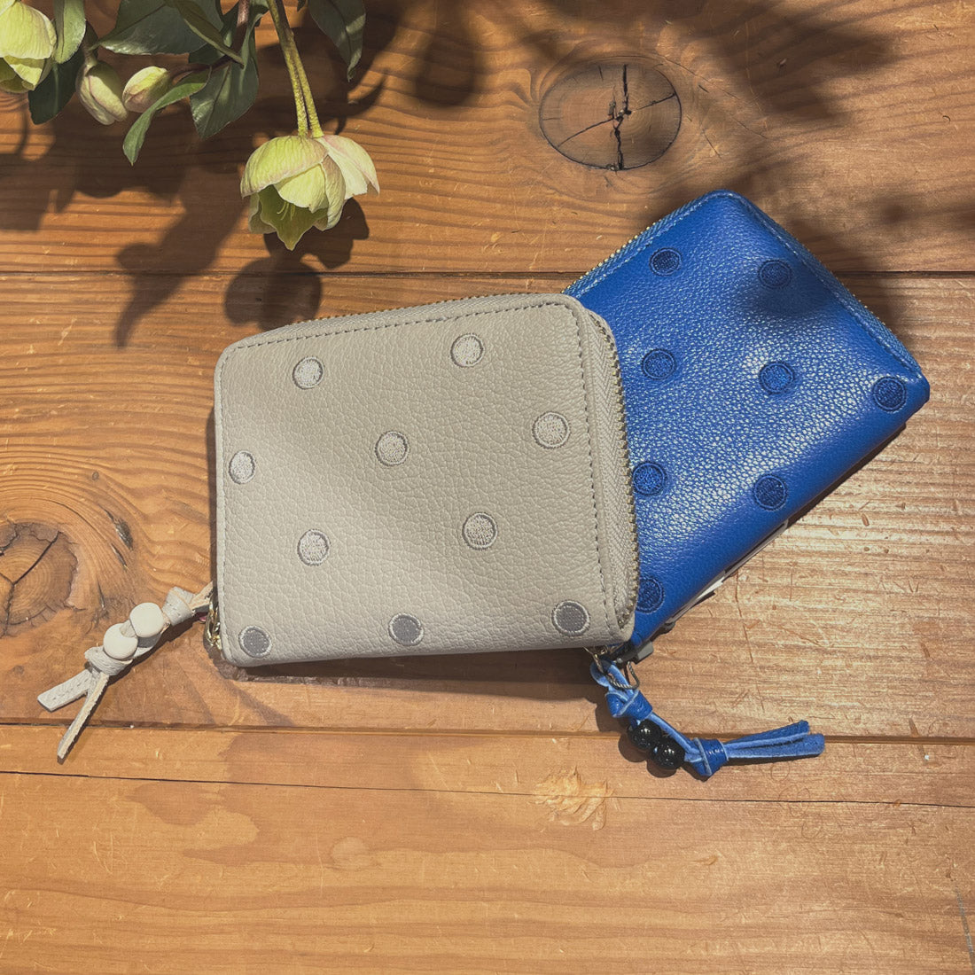 ＜ロングセラー＞ペルケ perche ドット刺繍ラウンドパームフィットウォレット