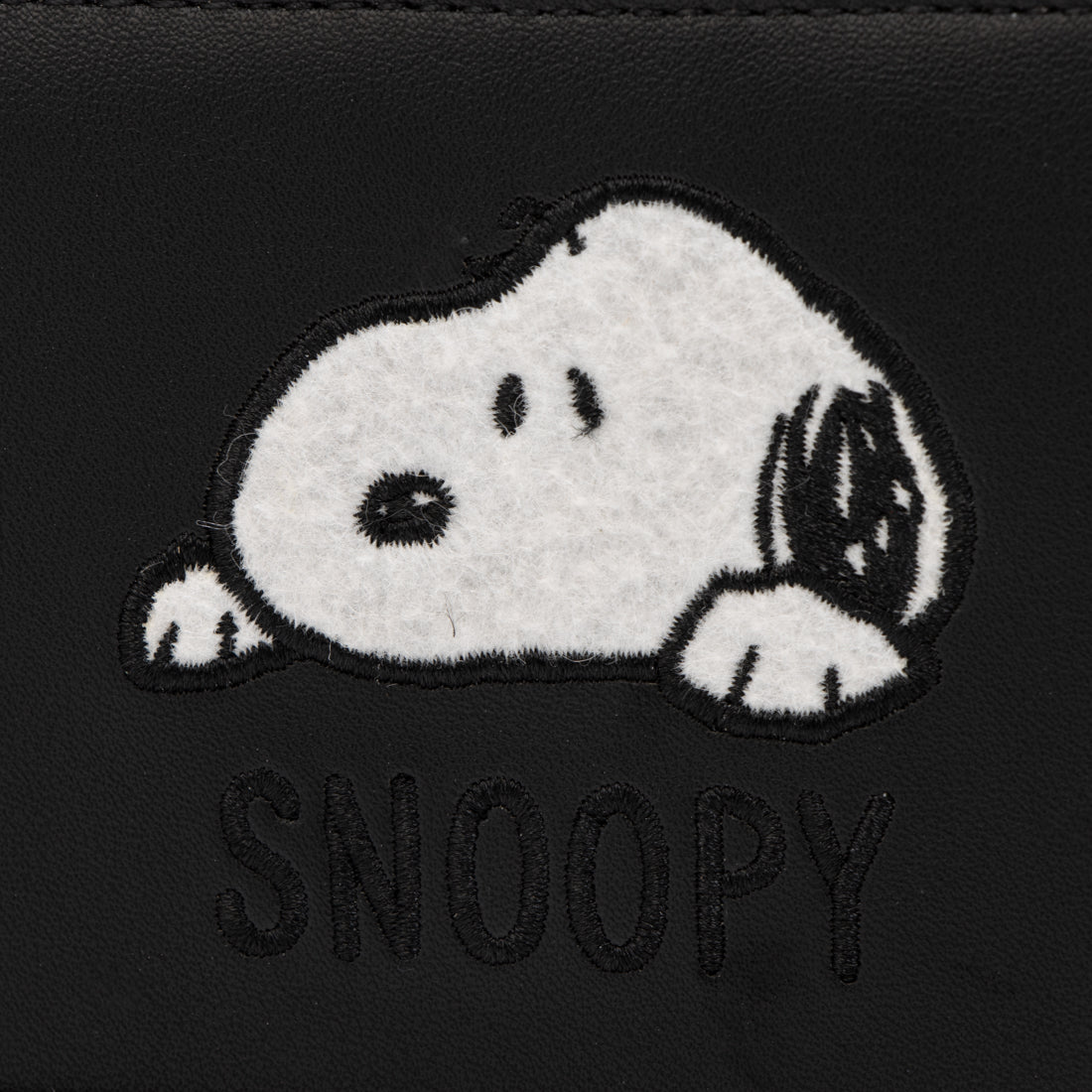 ピーナッツ PEANUTS 財布 レディース 2折り ラウンドファスナー 大容量 シンプル サガラ刺繍 もこもこ 可愛い キャラクター （ブラック） ブラック