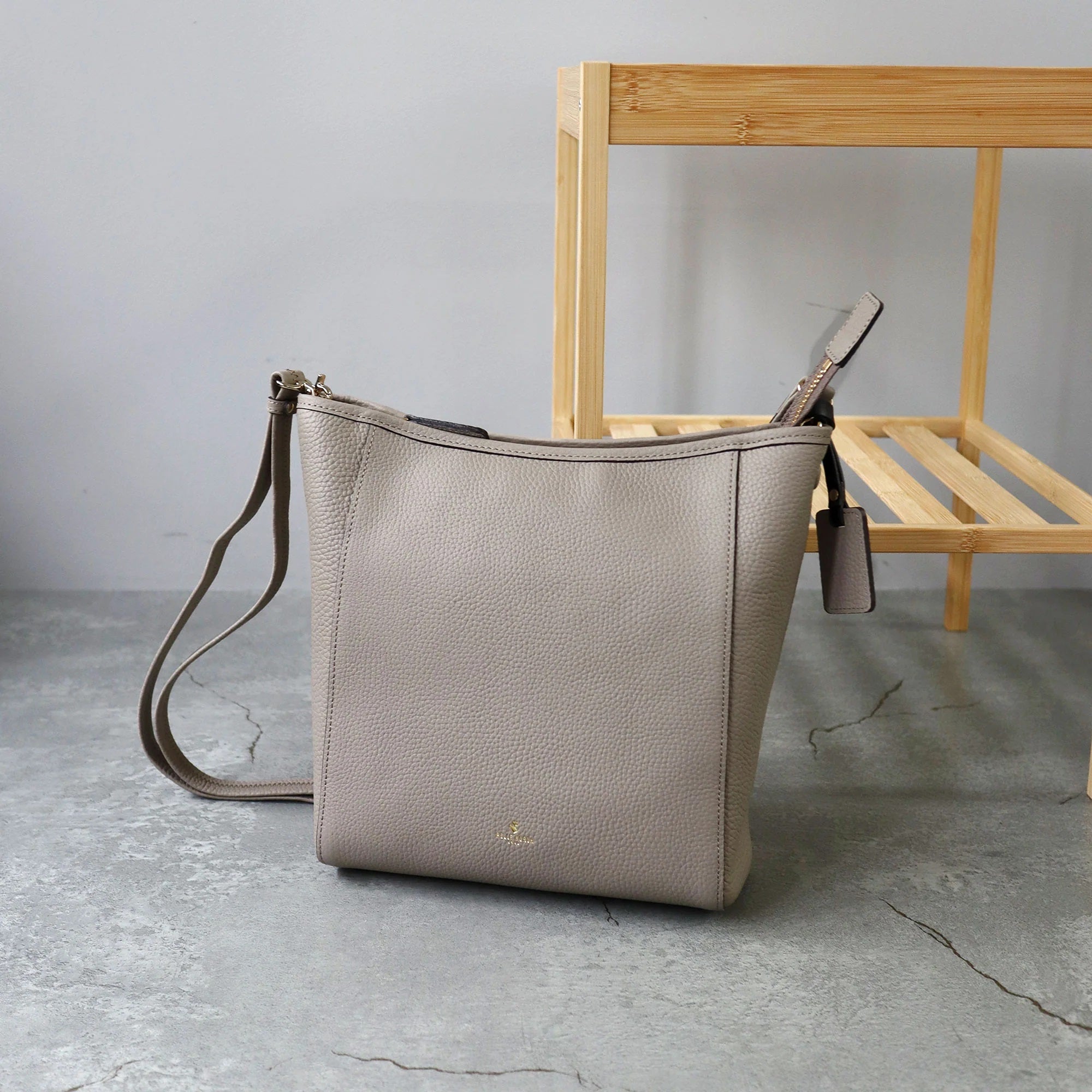 ペレボルサ PELLE BORSA ショルダーバッグ （グレージュ） グレージュ