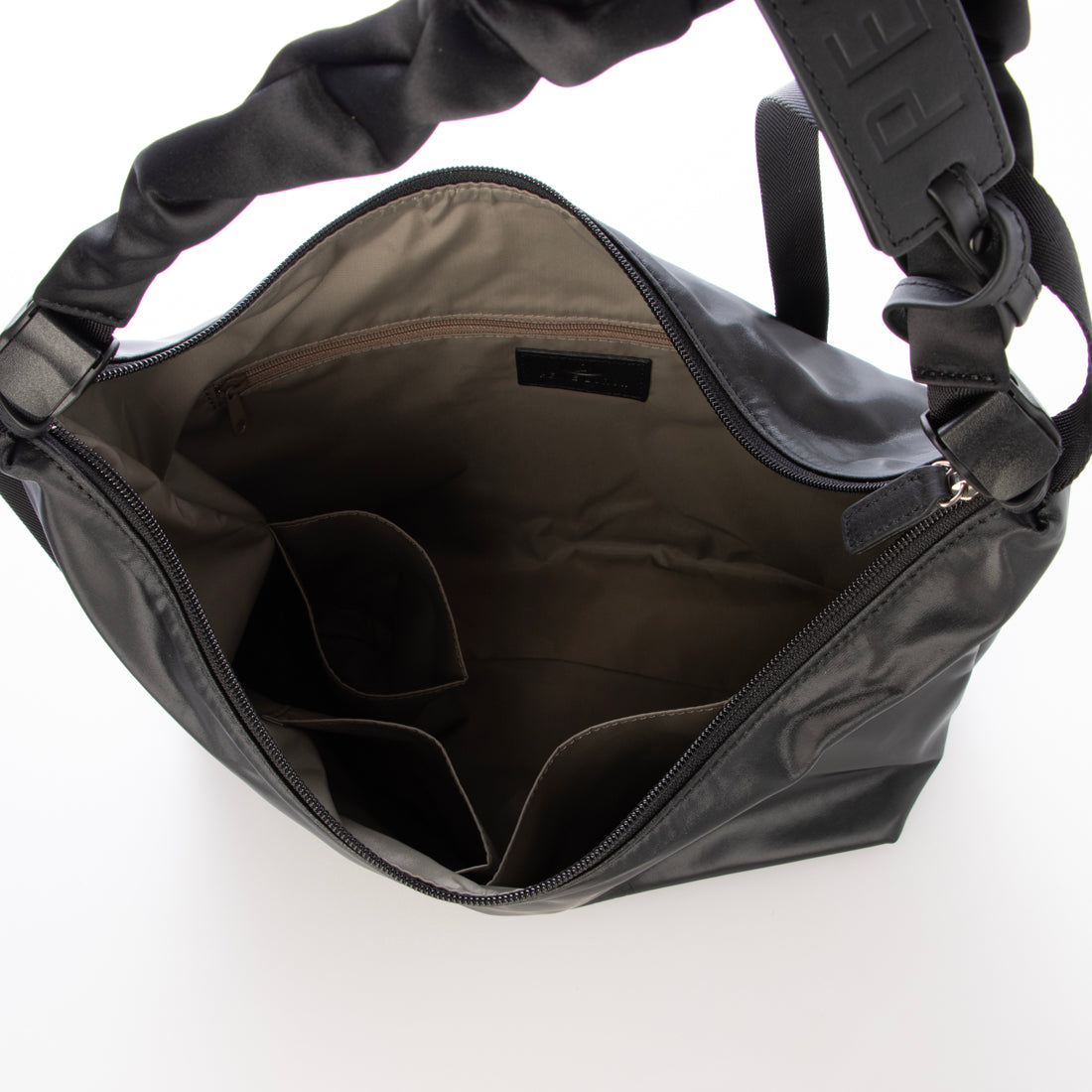 ペレボルサ PELLE BORSA 「チアーズ」ショルダーバッグ （ブラック） ブラック