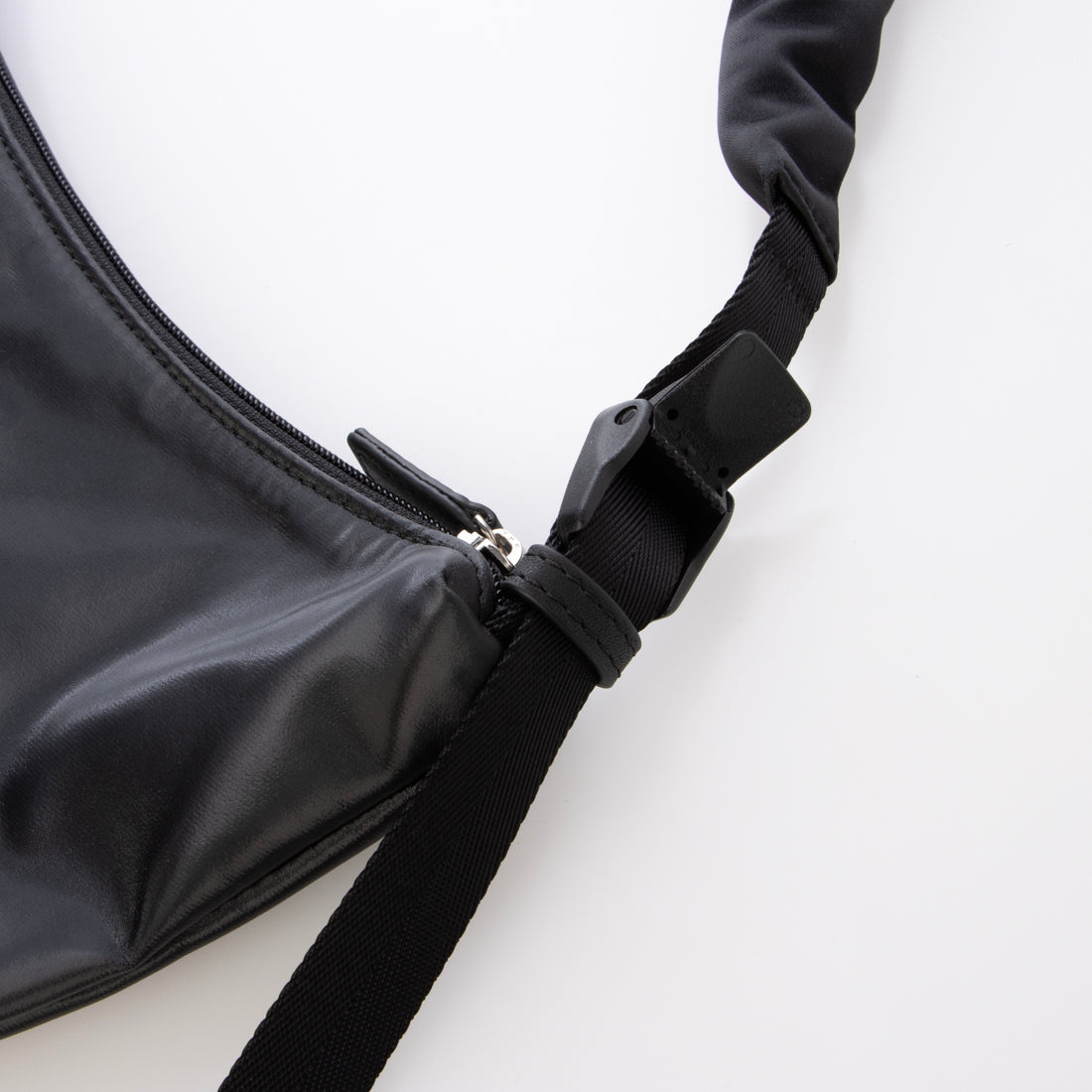 ペレボルサ PELLE BORSA 「チアーズ」ショルダーバッグ （ブラック） ブラック