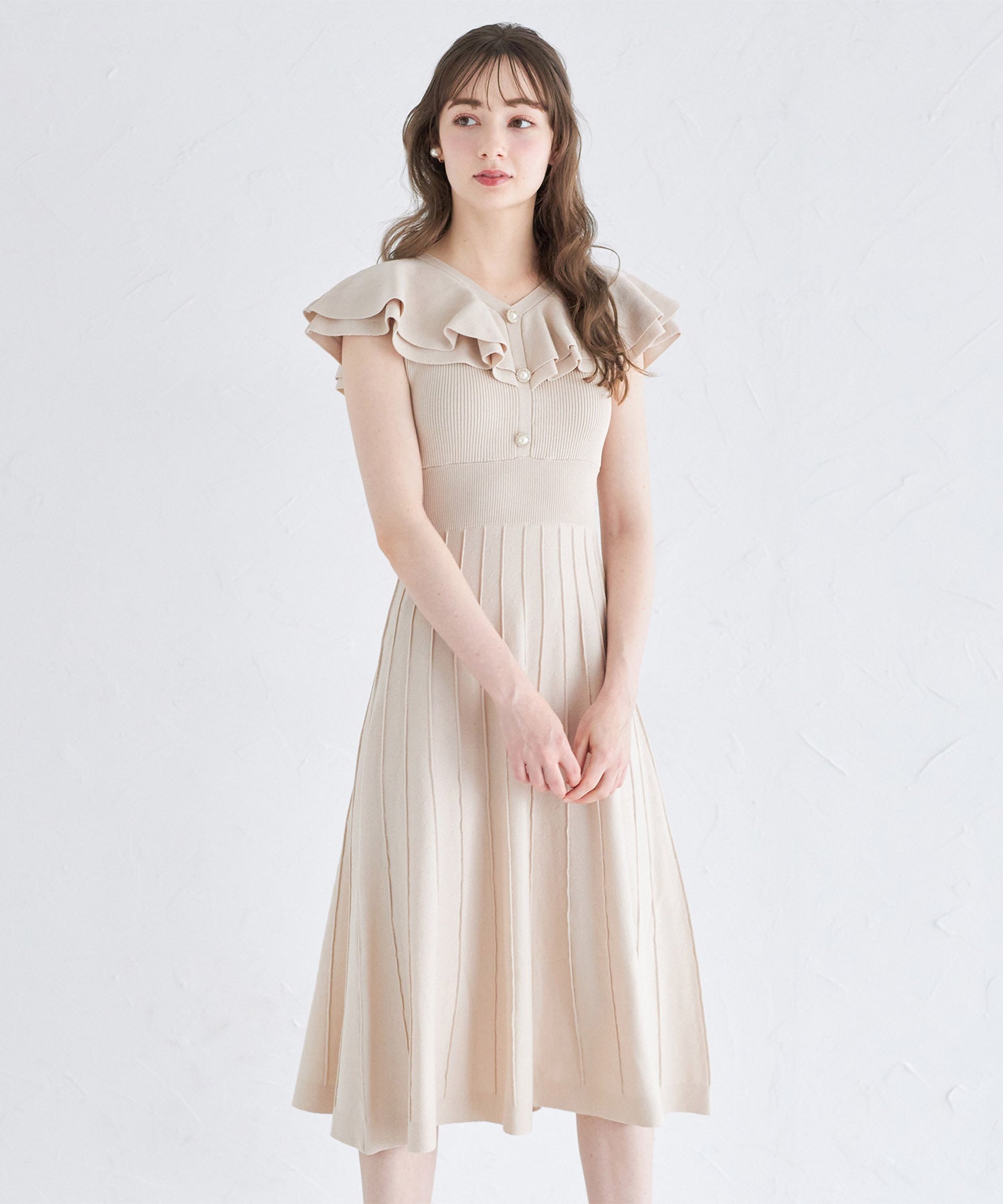 トッコクローゼット tocco closet パール飾り釦付きラッフルフリルリブニットワンピース （グレイッシュブルー） グレイッシュブルー