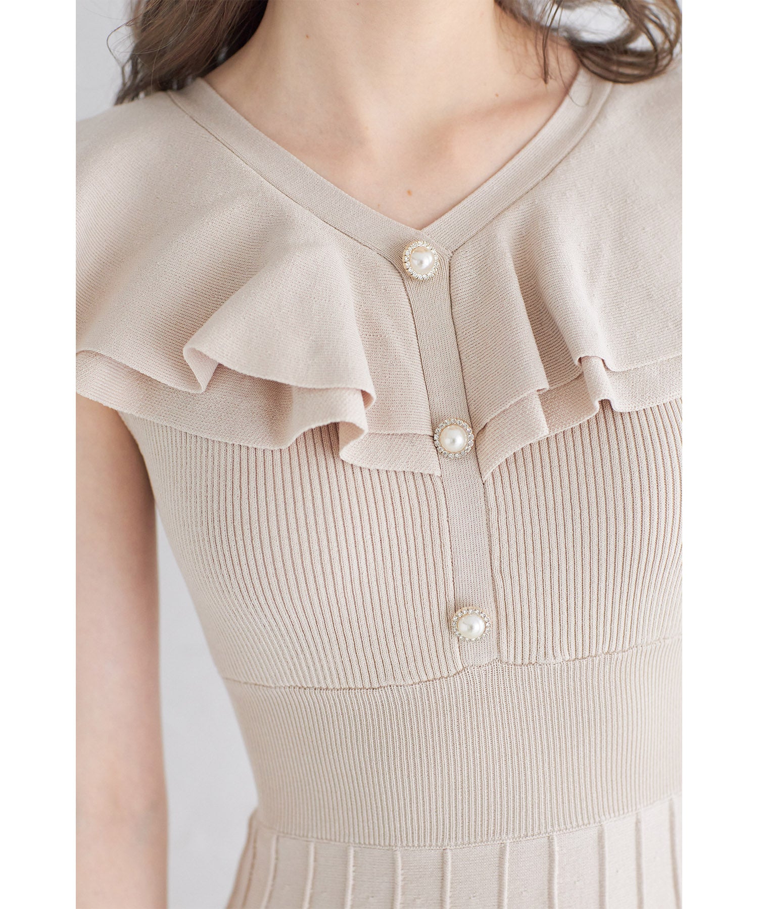 トッコクローゼット tocco closet パール飾り釦付きラッフルフリルリブニットワンピース （グレイッシュブルー） グレイッシュブルー