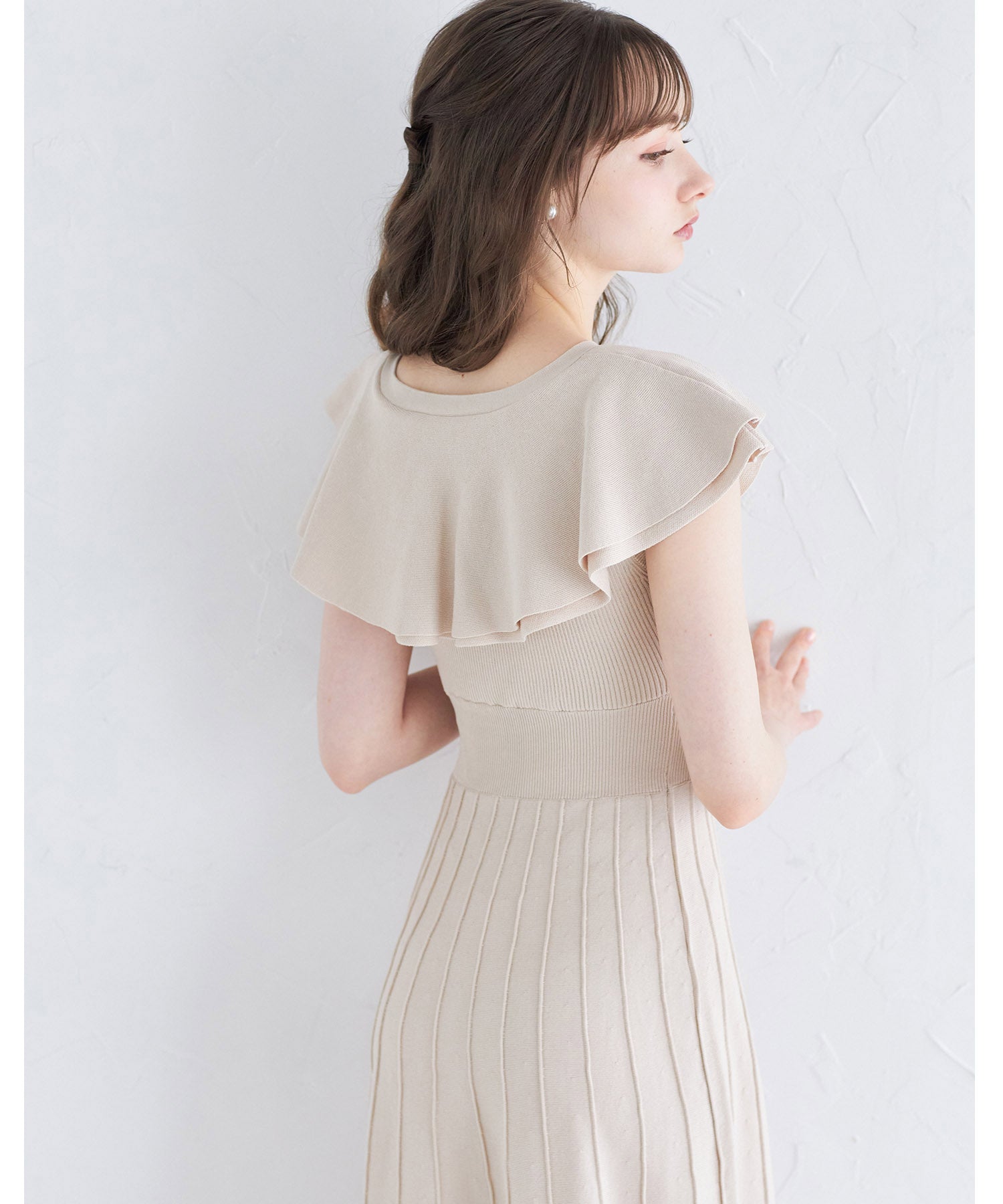 トッコクローゼット tocco closet パール飾り釦付きラッフルフリルリブニットワンピース （グレイッシュブルー） グレイッシュブルー