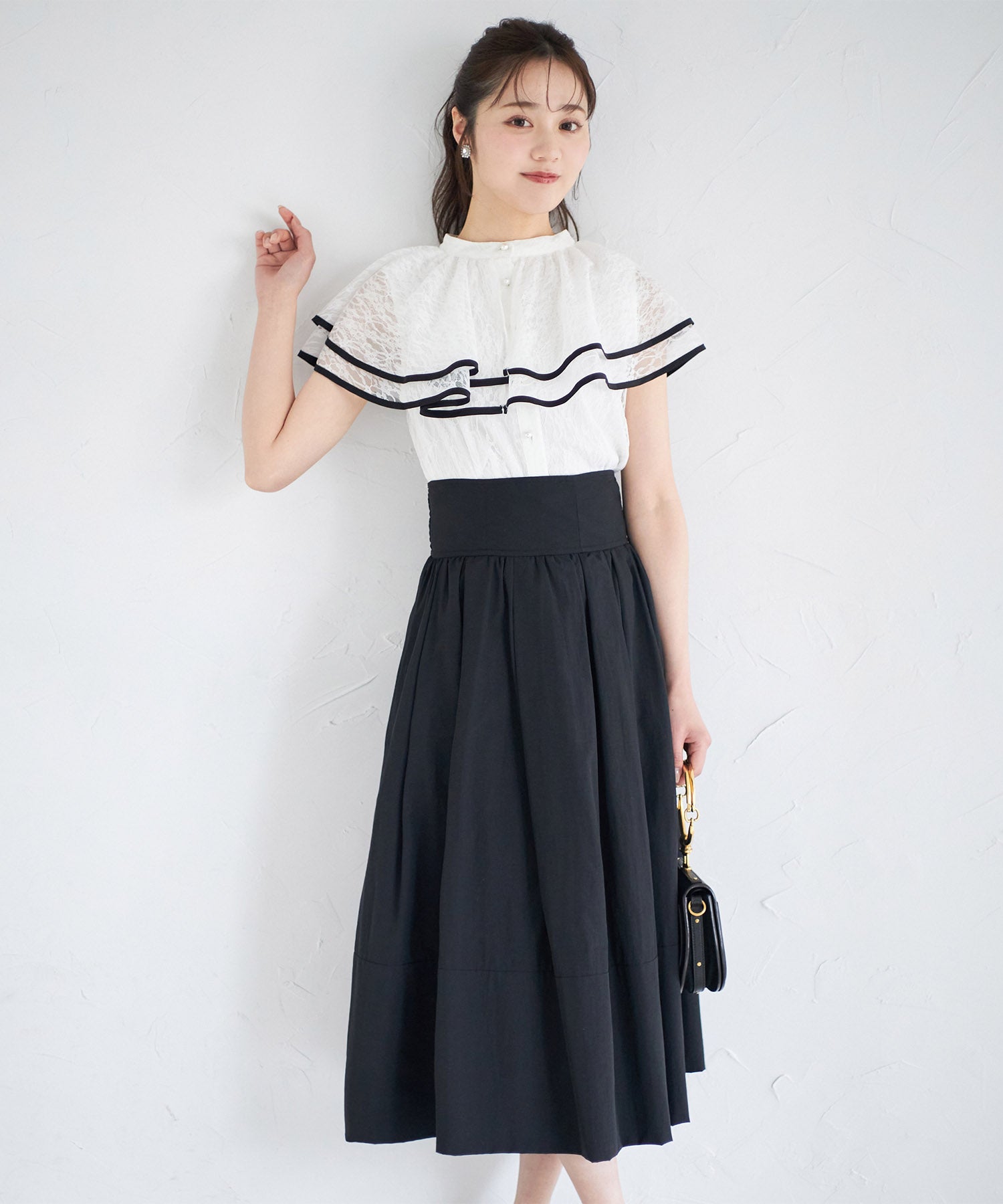 トッコクローゼット tocco closet パール釦バイカラーフリルケープレースブラウス （オフホワイト） オフホワイト