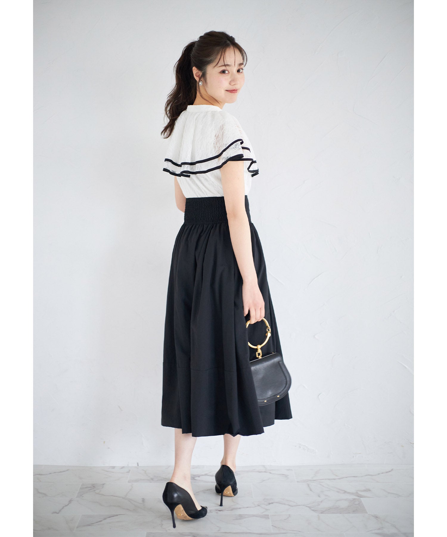 トッコクローゼット tocco closet パール釦バイカラーフリルケープレースブラウス （オフホワイト） オフホワイト