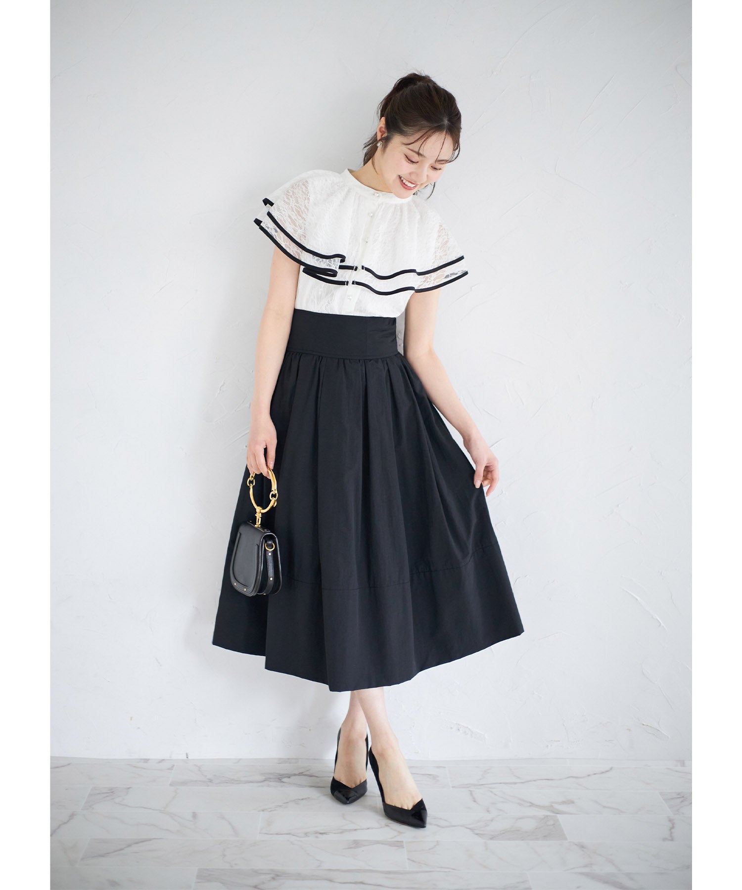 トッコクローゼット tocco closet パール釦バイカラーフリルケープレースブラウス （オフホワイト） オフホワイト