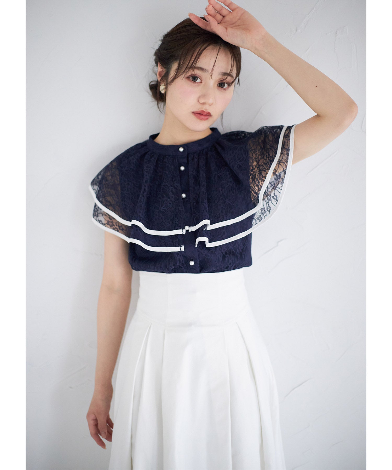 トッコクローゼット tocco closet パール釦バイカラーフリルケープレースブラウス （オフホワイト） オフホワイト