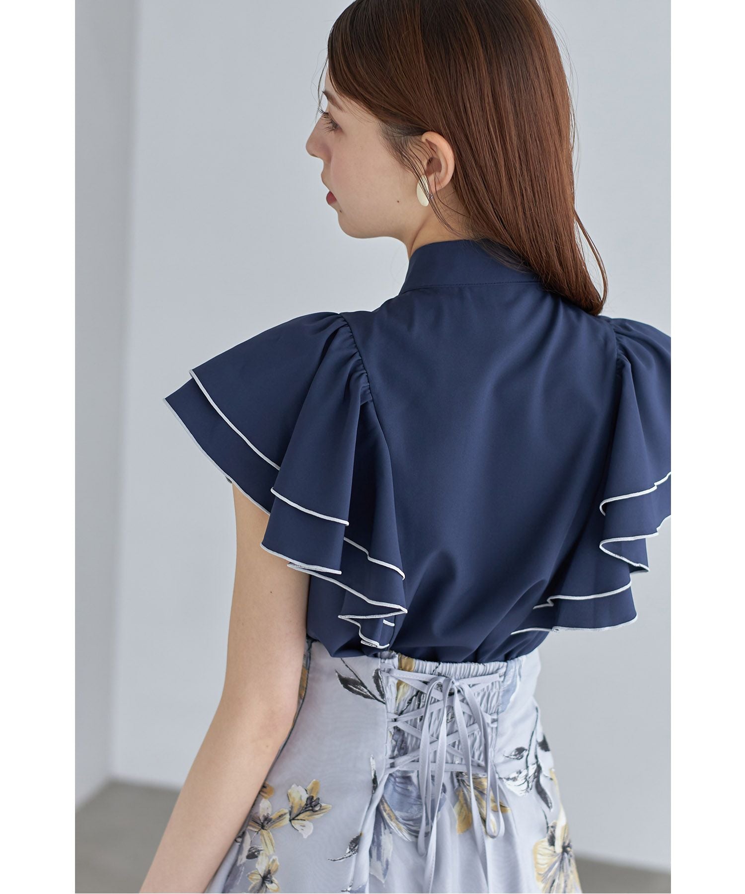 トッコクローゼット tocco closet ボウタイリボン付き配色メローラッフルスリーブブラウス （オフホワイト） オフホワイト
