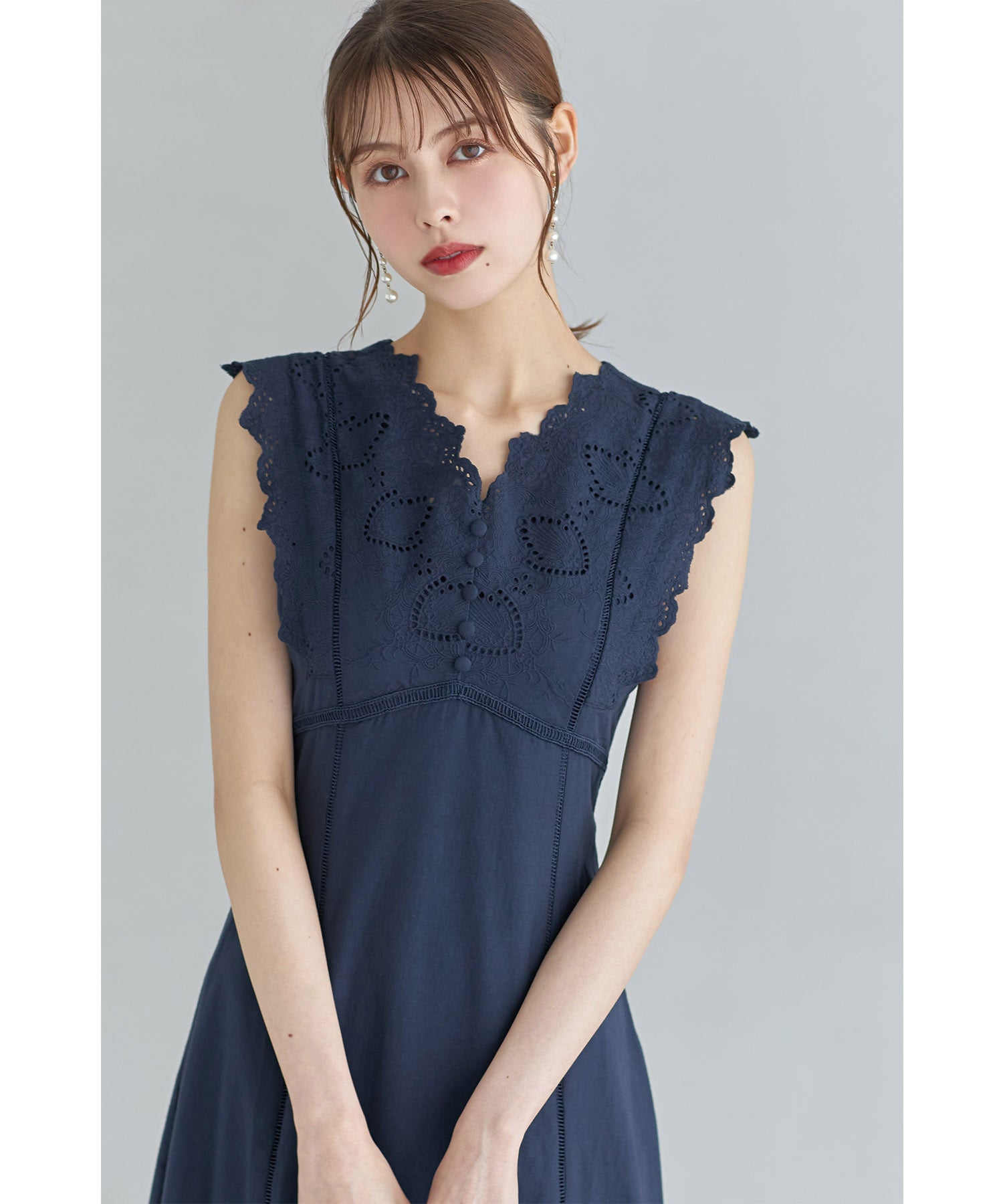 トッコクローゼット tocco closet ウエストりぼん付きコットンカットワークレース刺繍ワンピース （ネイビー） ネイビー