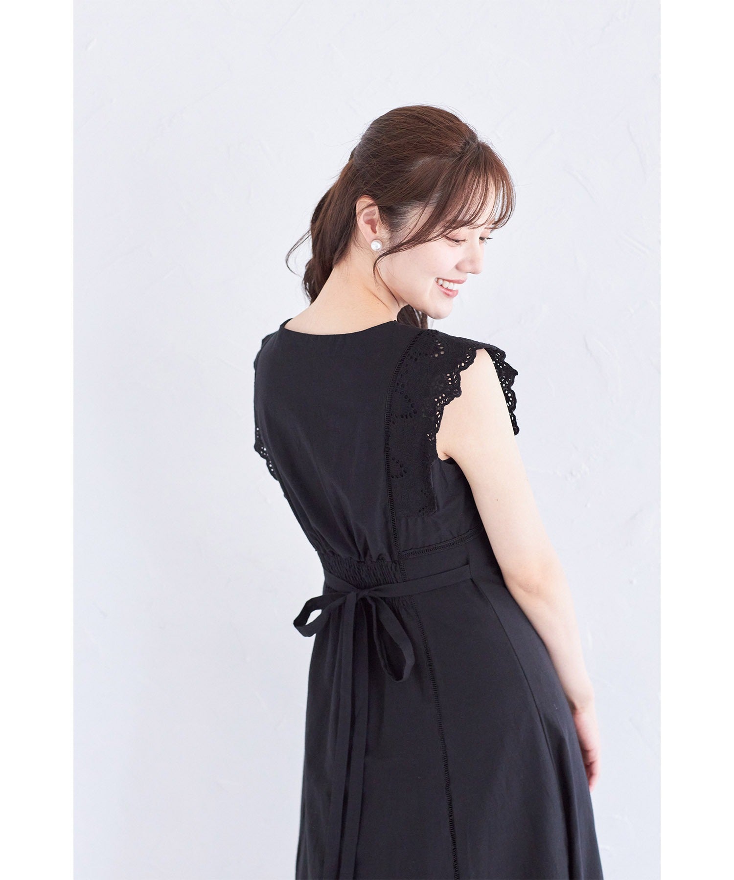 トッコクローゼット tocco closet ウエストりぼん付きコットンカットワークレース刺繍ワンピース （ネイビー） ネイビー