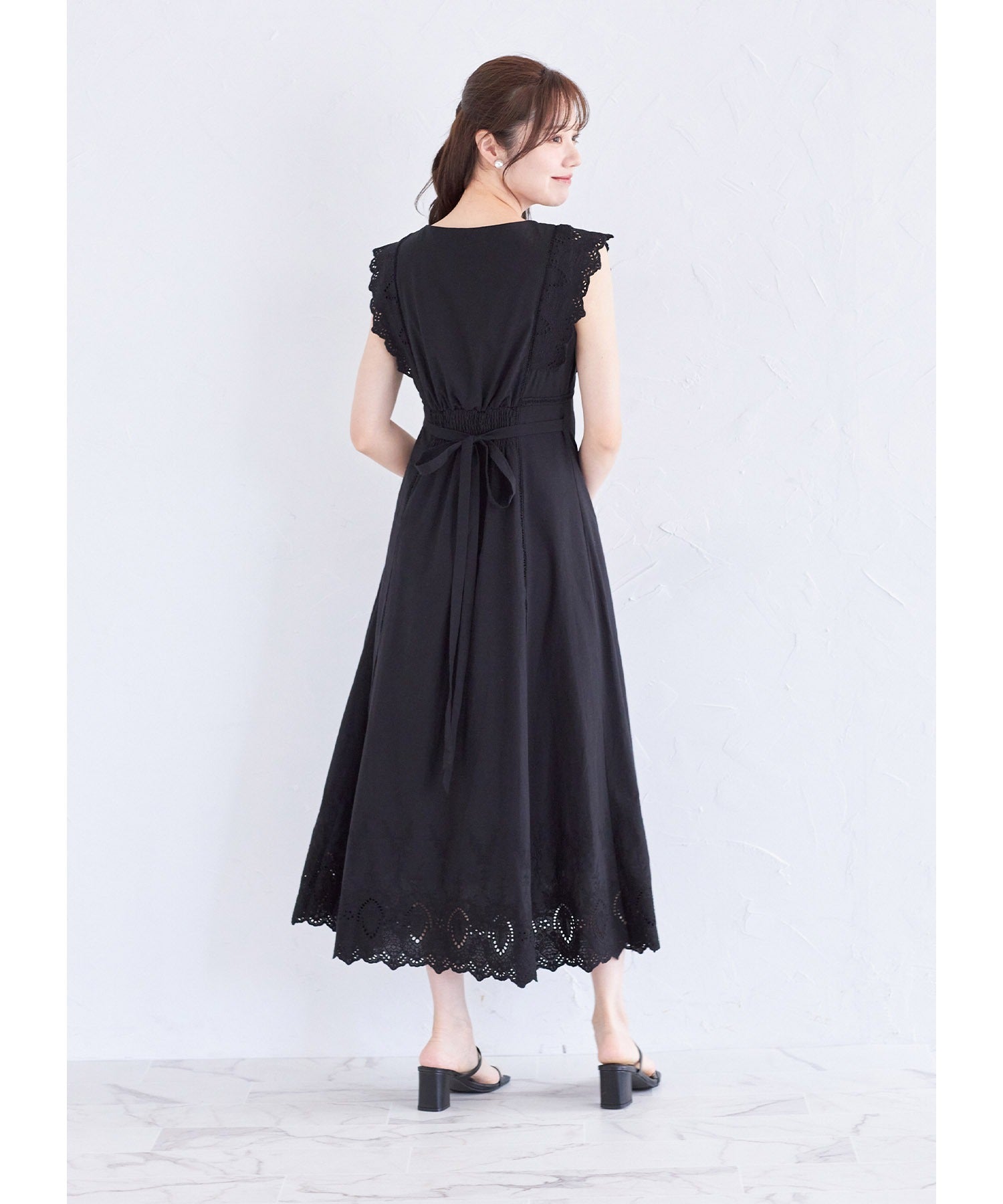 トッコクローゼット tocco closet ウエストりぼん付きコットンカットワークレース刺繍ワンピース （ネイビー） ネイビー