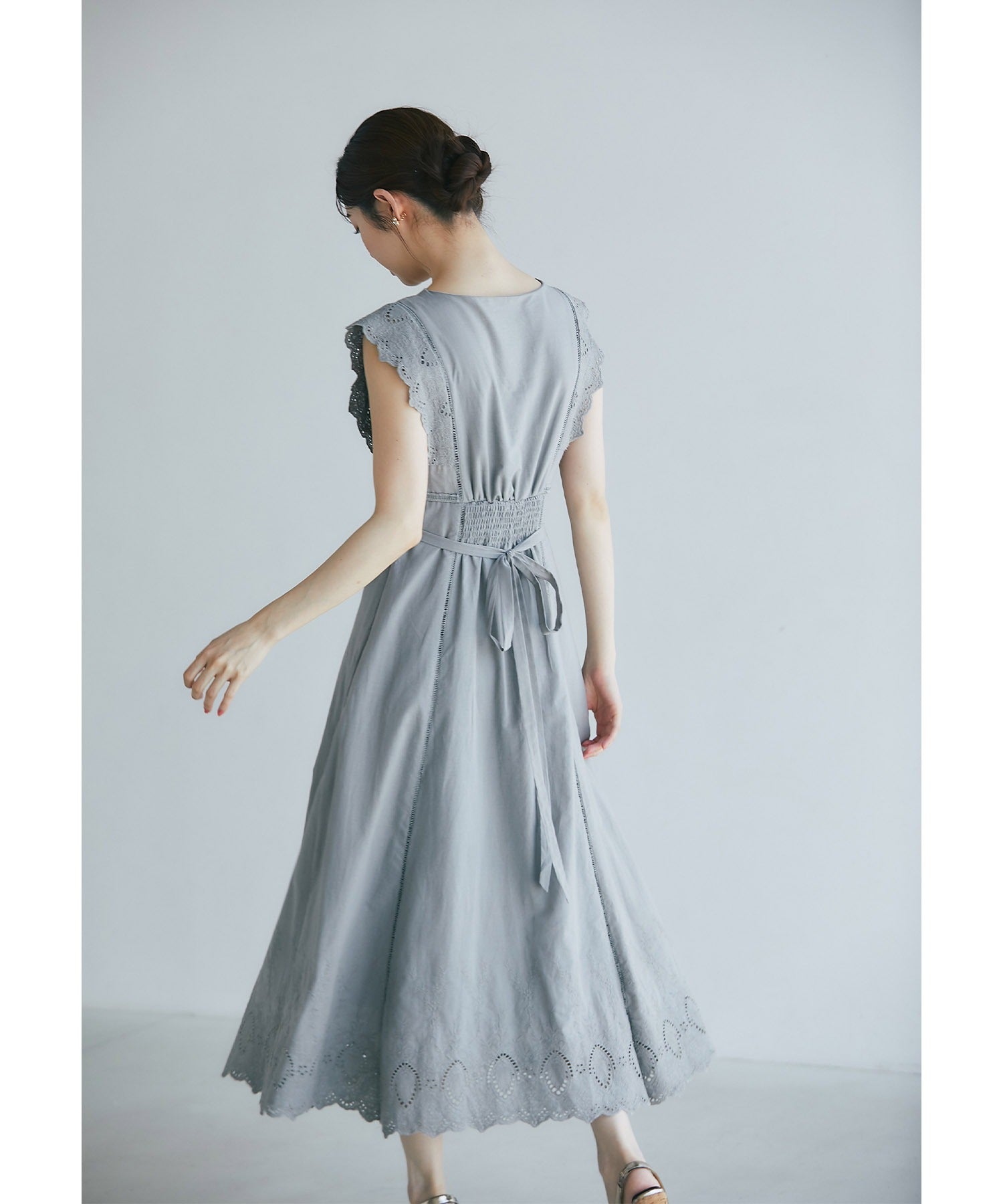 トッコクローゼット tocco closet ウエストりぼん付きコットンカットワークレース刺繍ワンピース （ネイビー） ネイビー