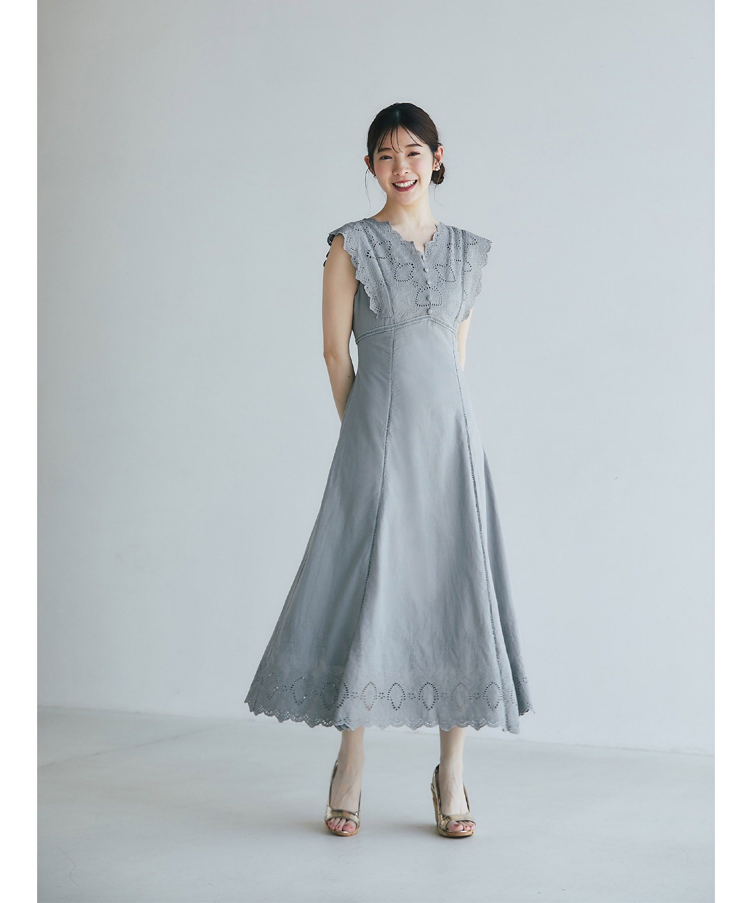 トッコクローゼット tocco closet ウエストりぼん付きコットンカットワークレース刺繍ワンピース （ネイビー） ネイビー