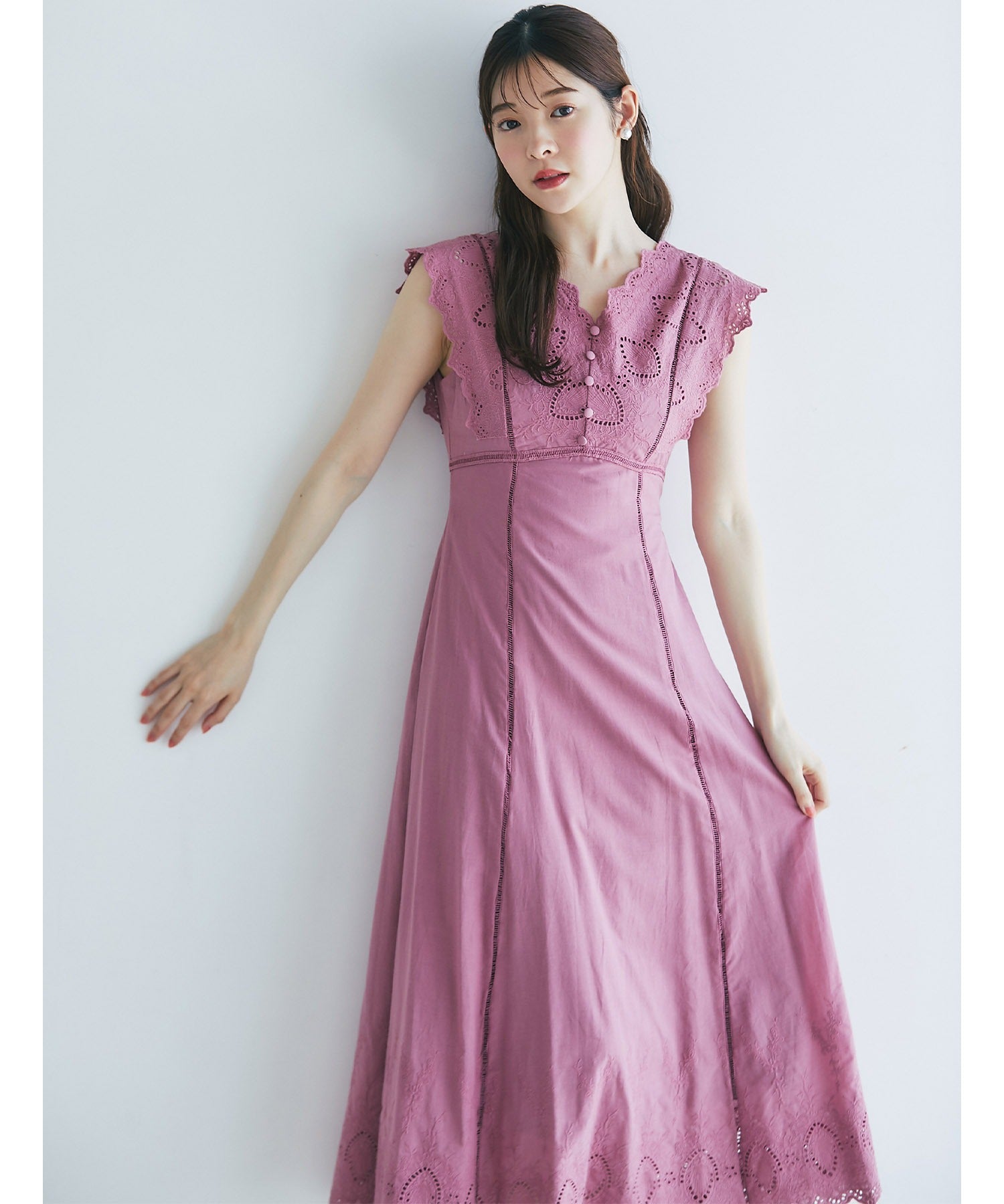 トッコクローゼット tocco closet ウエストりぼん付きコットンカットワークレース刺繍ワンピース （ネイビー） ネイビー