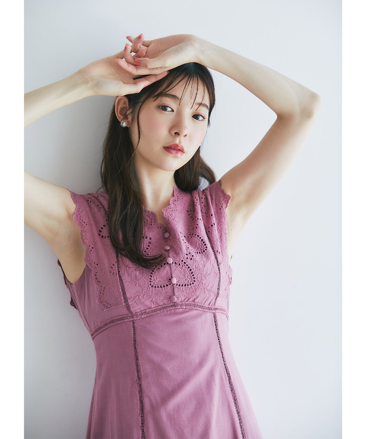 トッコクローゼット tocco closet ウエストりぼん付きコットンカットワークレース刺繍ワンピース （ネイビー） ネイビー
