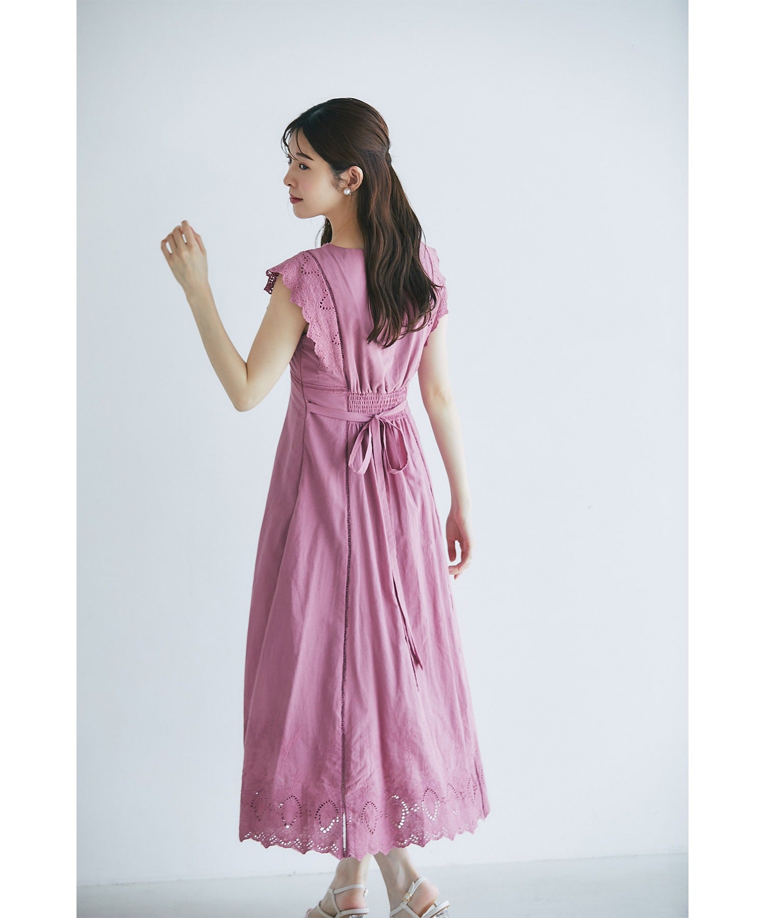 トッコクローゼット tocco closet ウエストりぼん付きコットンカットワークレース刺繍ワンピース （ネイビー） ネイビー