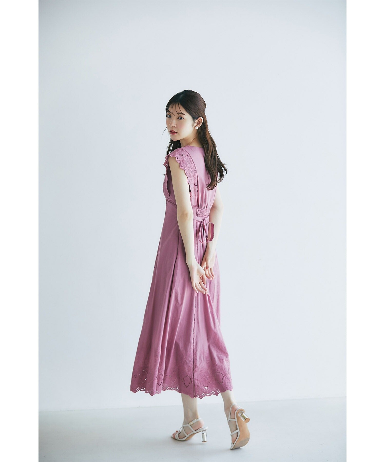 トッコクローゼット tocco closet ウエストりぼん付きコットンカットワークレース刺繍ワンピース （ネイビー） ネイビー