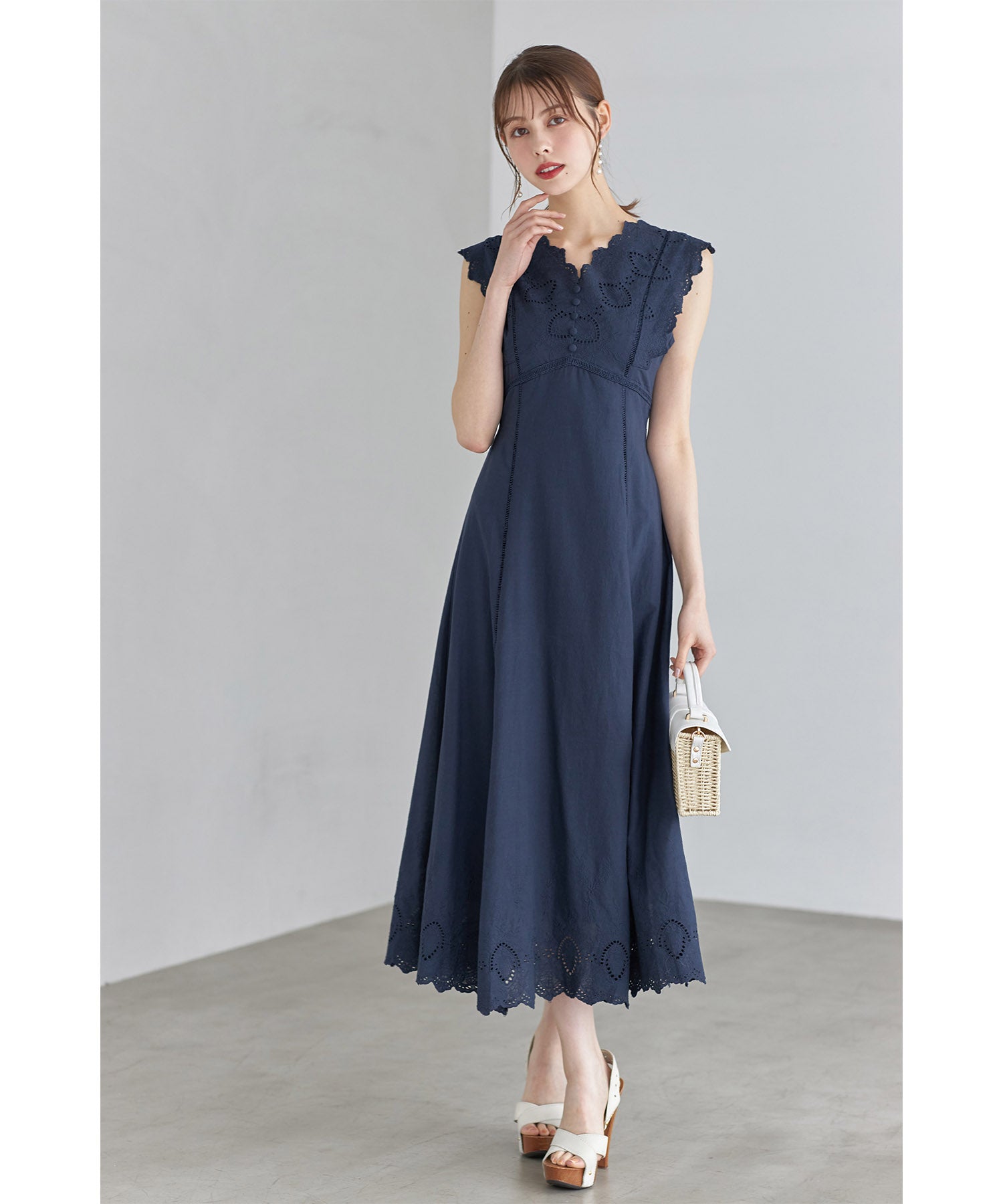 トッコクローゼット tocco closet ウエストりぼん付きコットンカットワークレース刺繍ワンピース （ネイビー） ネイビー