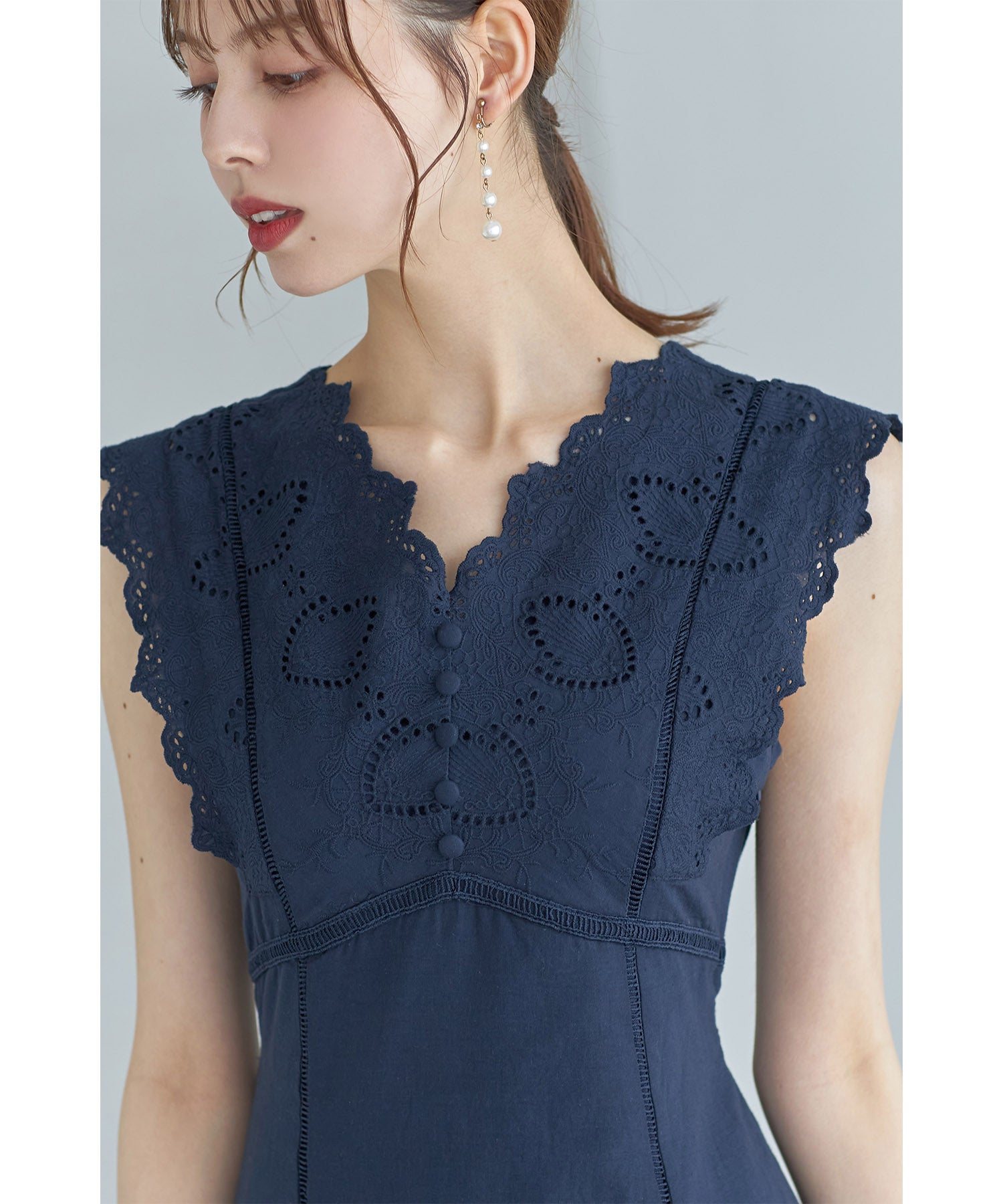 トッコクローゼット tocco closet ウエストりぼん付きコットンカットワークレース刺繍ワンピース （ネイビー） ネイビー