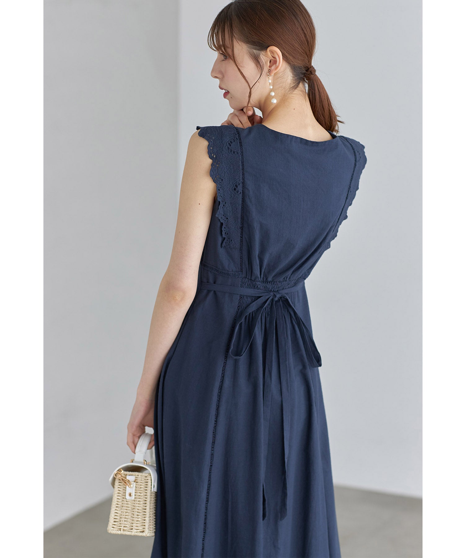 トッコクローゼット tocco closet ウエストりぼん付きコットンカットワークレース刺繍ワンピース （ネイビー） ネイビー
