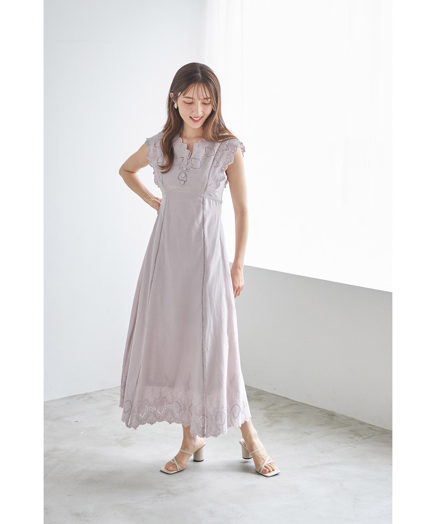 トッコクローゼット tocco closet ウエストりぼん付きコットンカットワークレース刺繍ワンピース （ネイビー） ネイビー