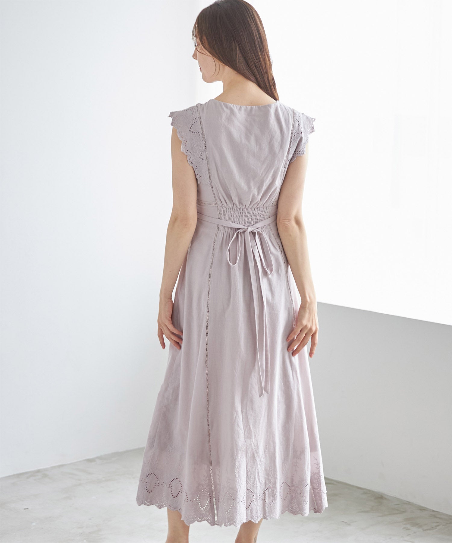 トッコクローゼット tocco closet ウエストりぼん付きコットンカットワークレース刺繍ワンピース （ネイビー） ネイビー