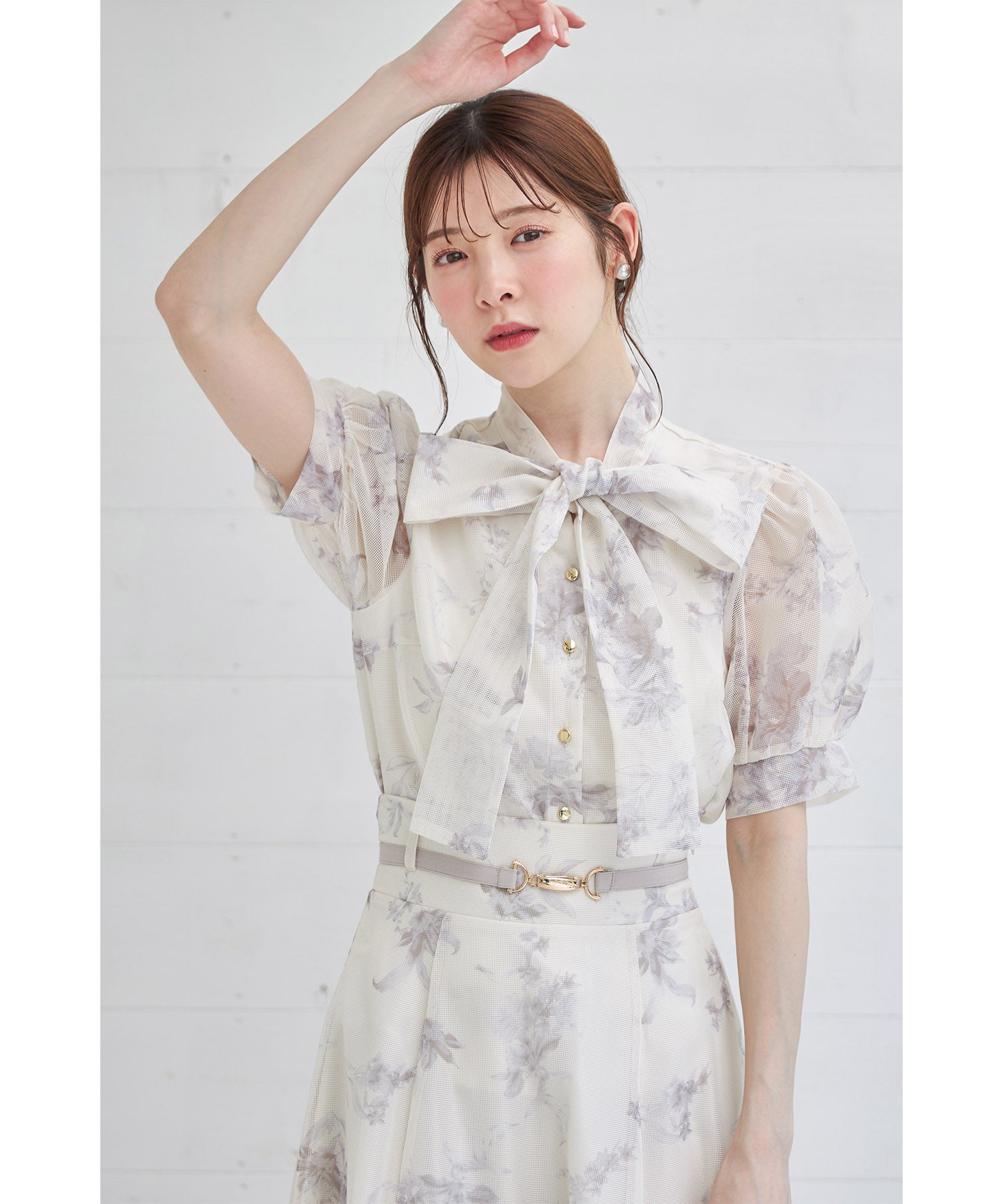 トッコクローゼット tocco closet ボウタイリボンフラワープリントメッシュブラウス （ライトベージュ） ライトベージュ