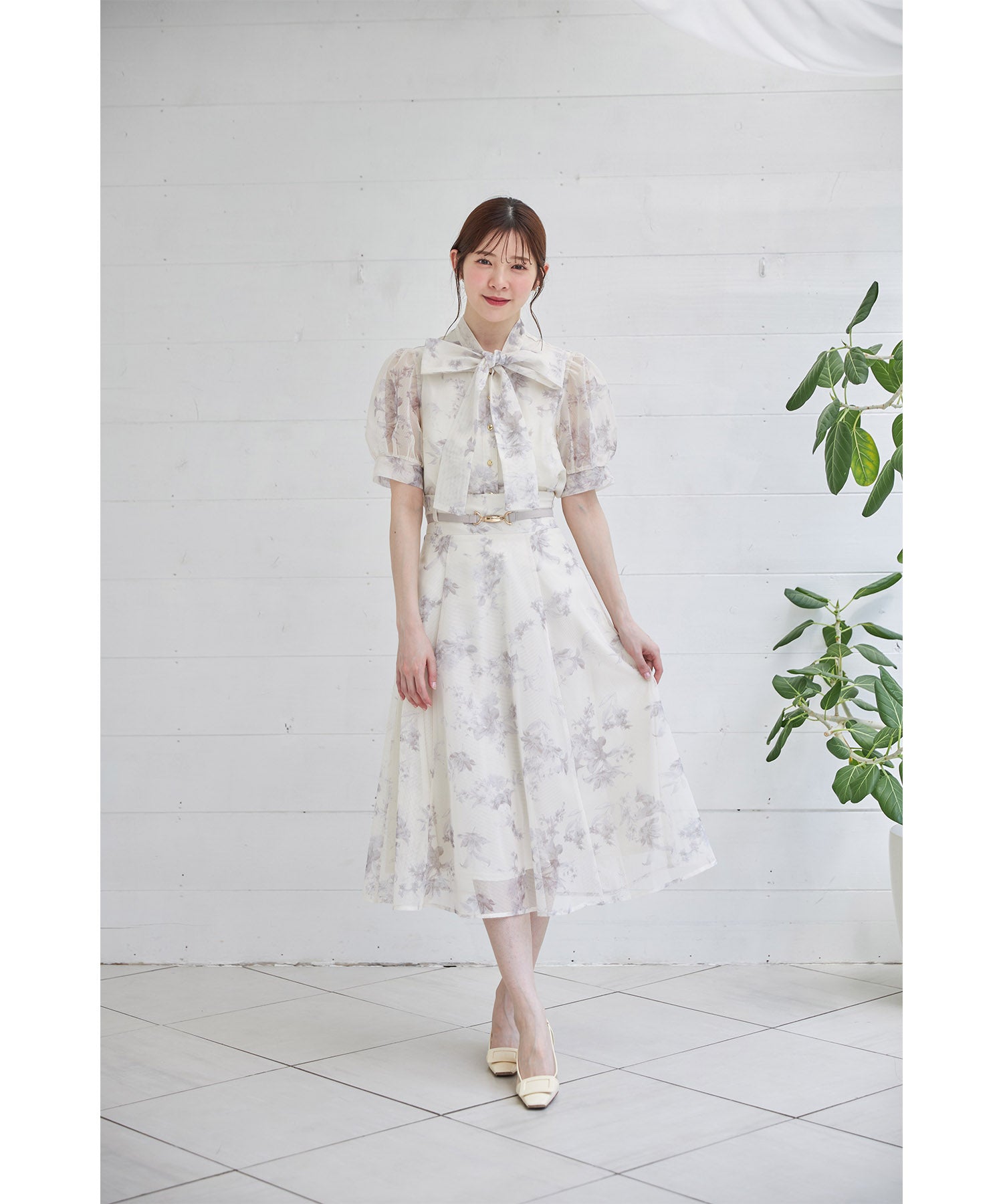 トッコクローゼット tocco closet ボウタイリボンフラワープリントメッシュブラウス （ライトベージュ） ライトベージュ