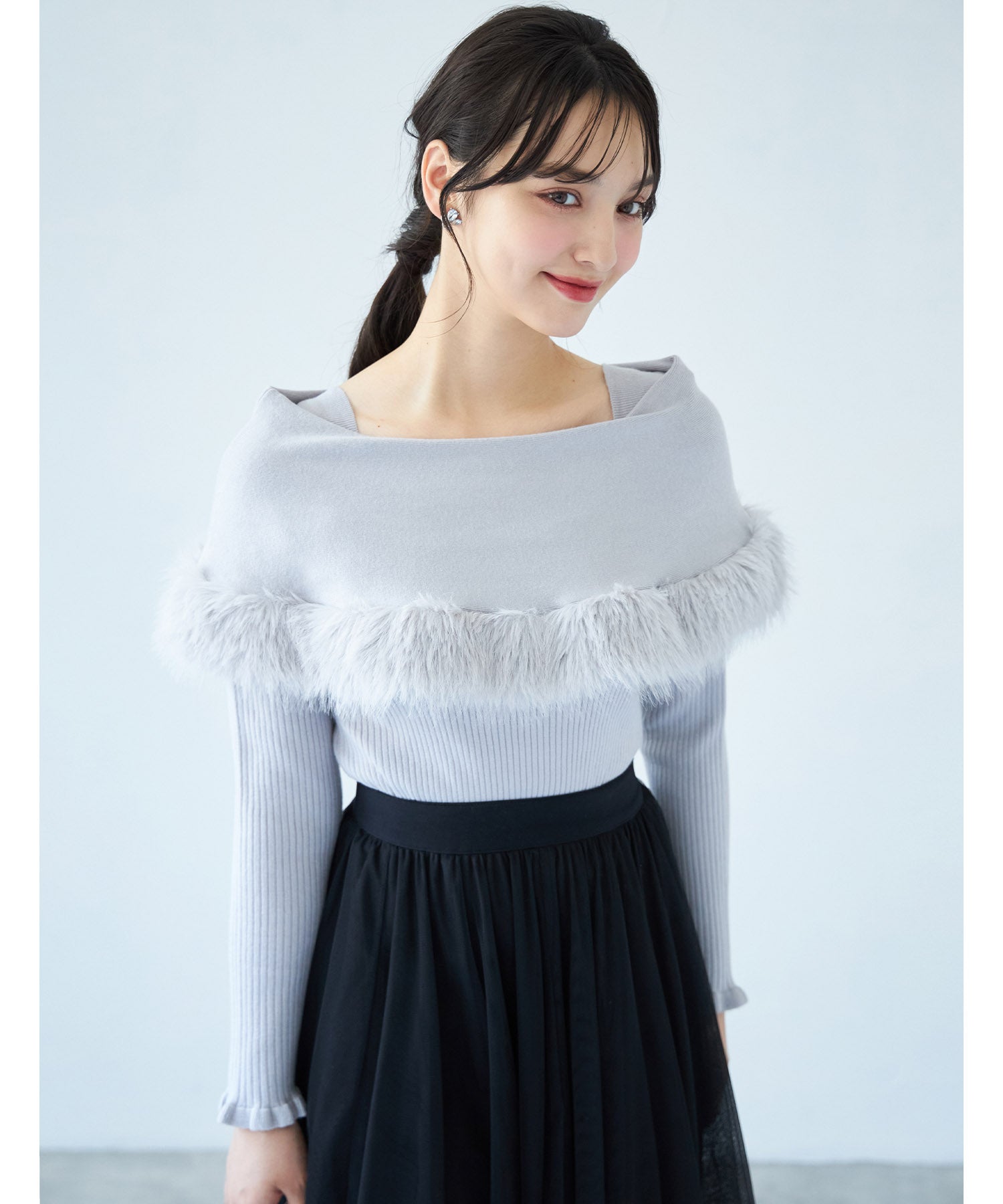 トッコクローゼット tocco closet ファー付きケープライク袖口フリルリブニットプルオーバー,アイスグレー