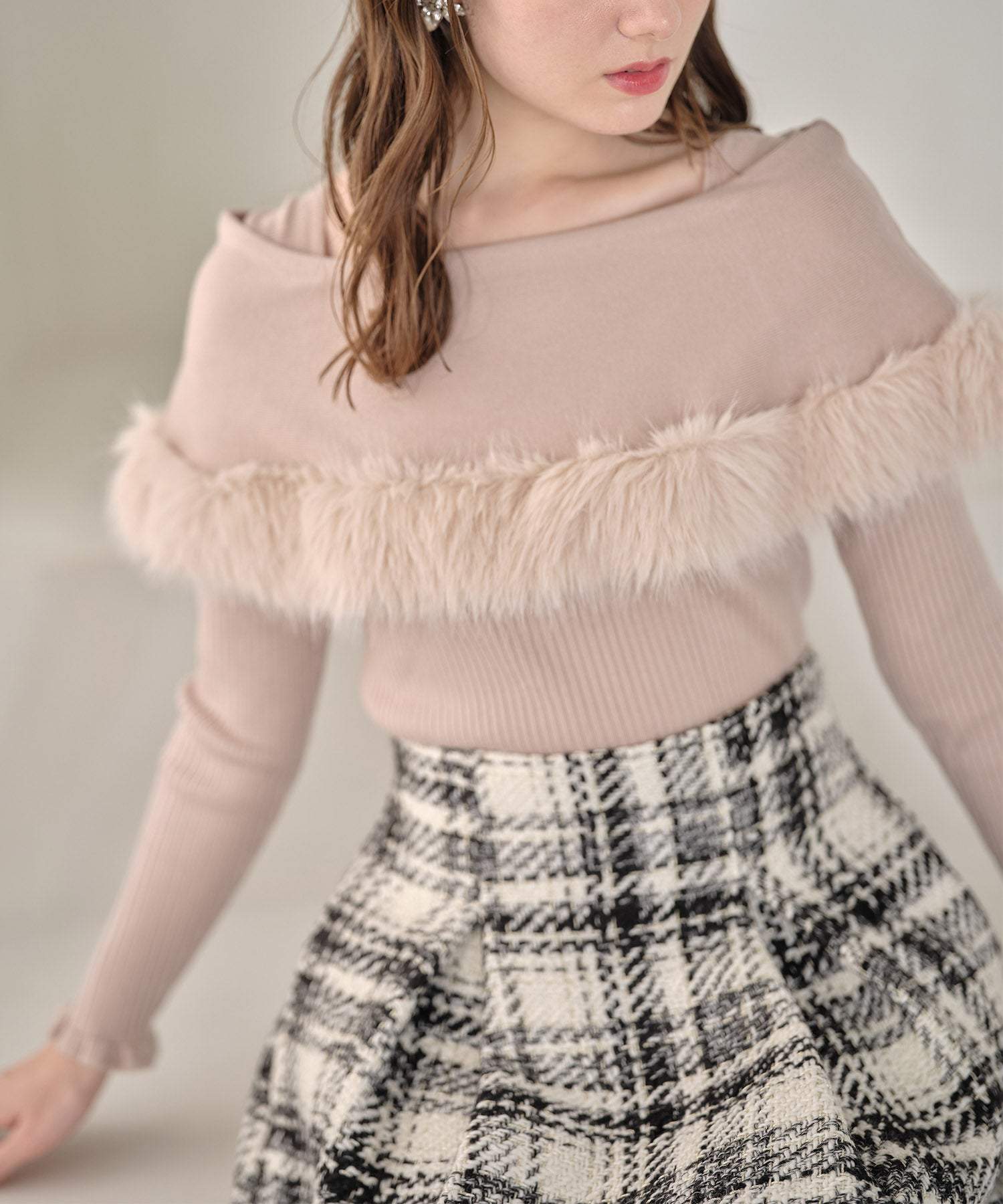 トッコクローゼット tocco closet ファー付きケープライク袖口フリルリブニットプルオーバー