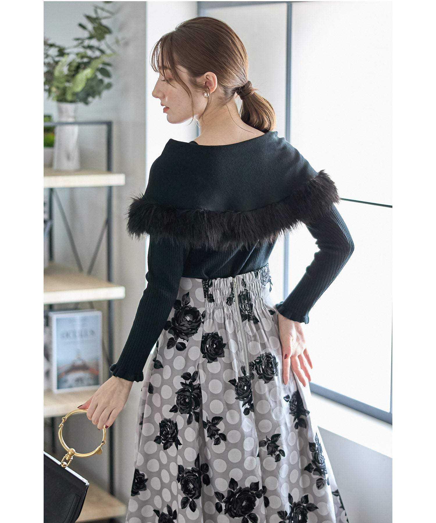 トッコクローゼット tocco closet ファー付きケープライク袖口フリルリブニットプルオーバー