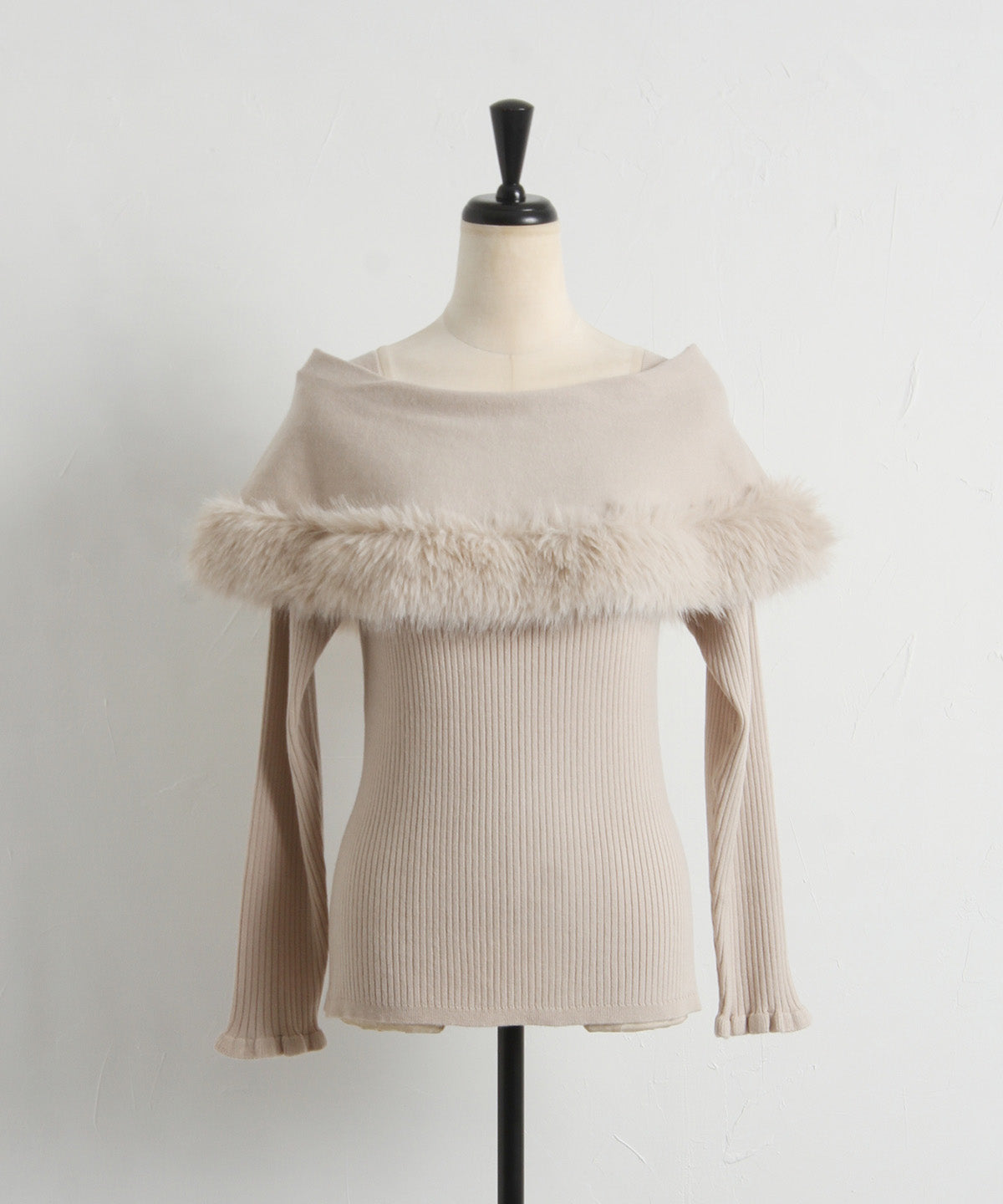 トッコクローゼット tocco closet ファー付きケープライク袖口フリルリブニットプルオーバー
