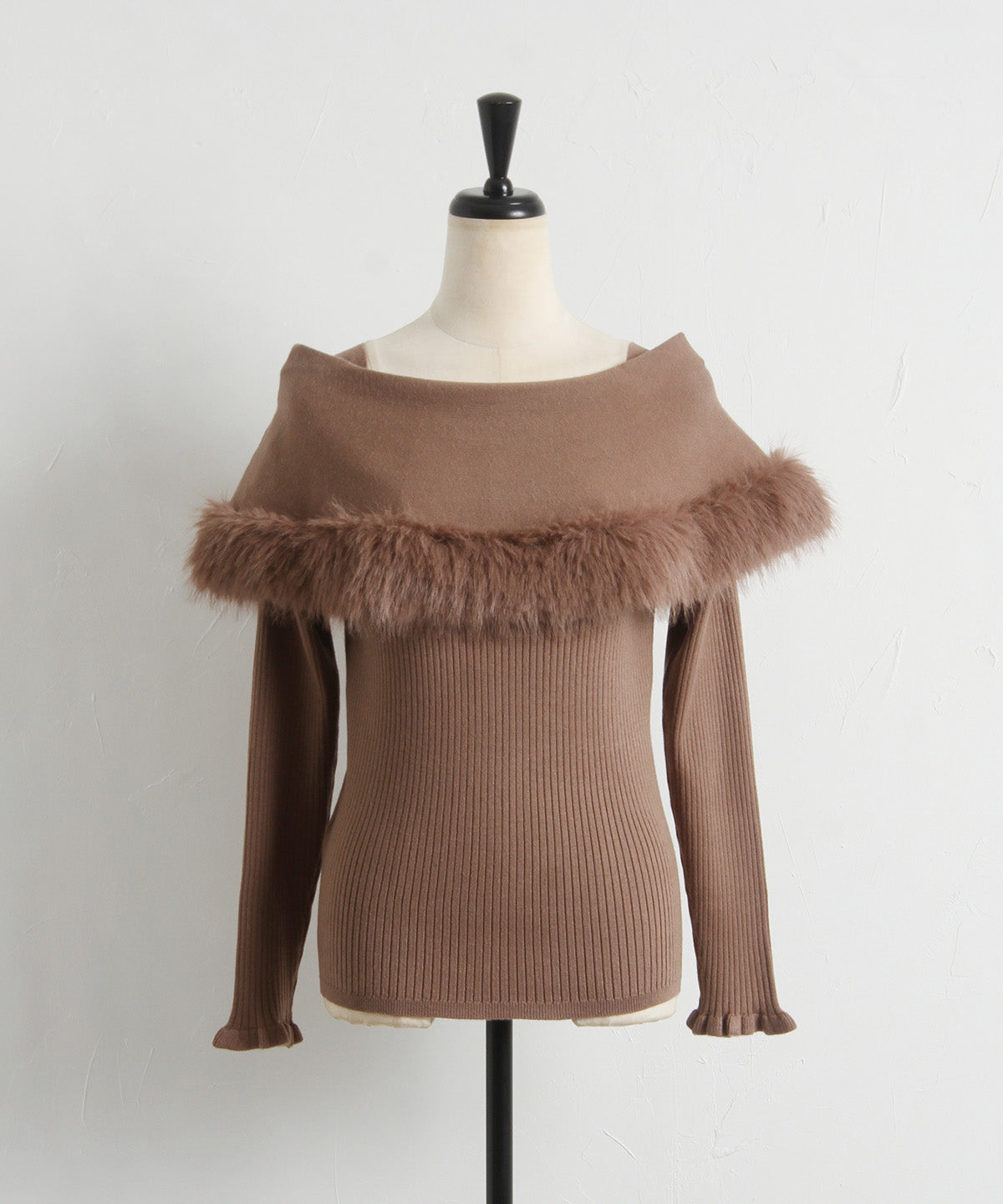 トッコクローゼット tocco closet ファー付きケープライク袖口フリルリブニットプルオーバー